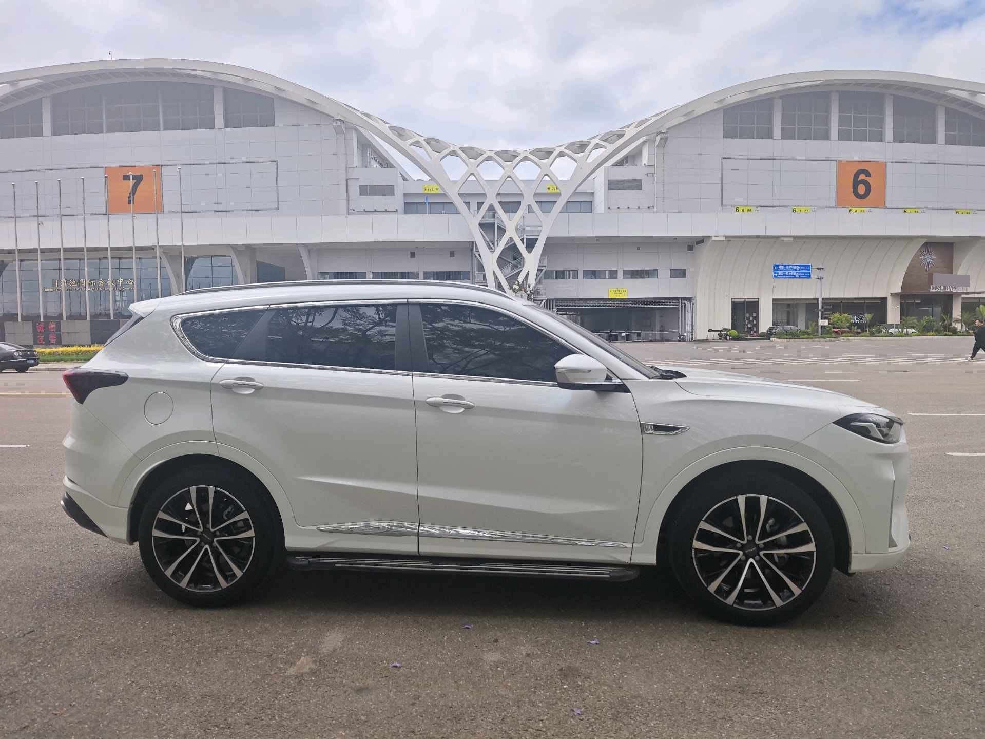 JETOUR 2021 X70 PLUS 1.6T Di 7-Seater