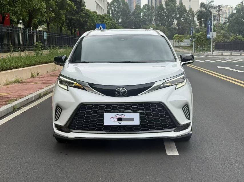 Toyota 2024 Granvia HYBRID 2.5 CVT Premium ULTRA Edition