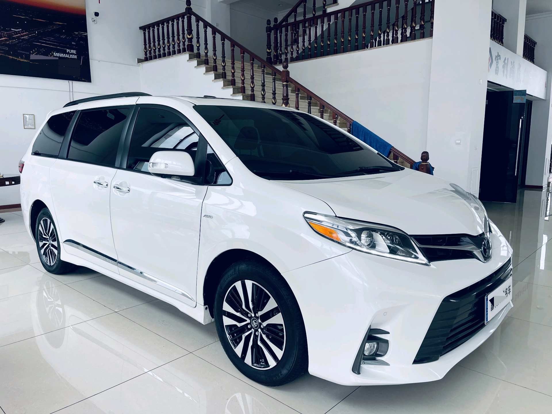 Toyota Sienna (Import) 2019 Sienna 3.5 XLE Premium AWD 7-Seat US Spec