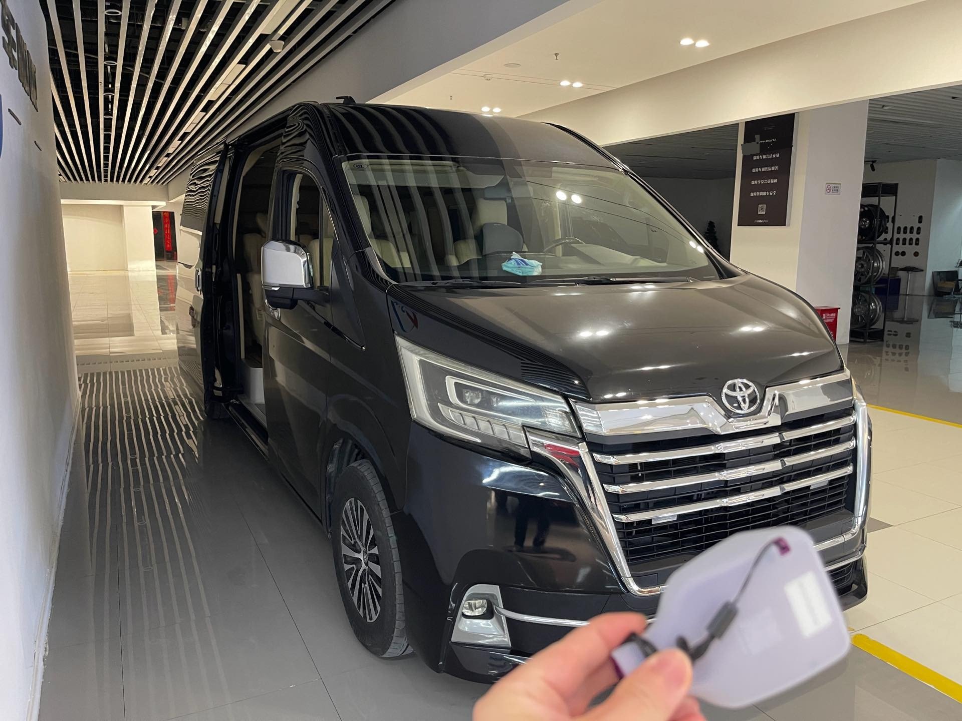 Toyota Hiace (Import) 2019 Hiace 3.5 Middle East Version