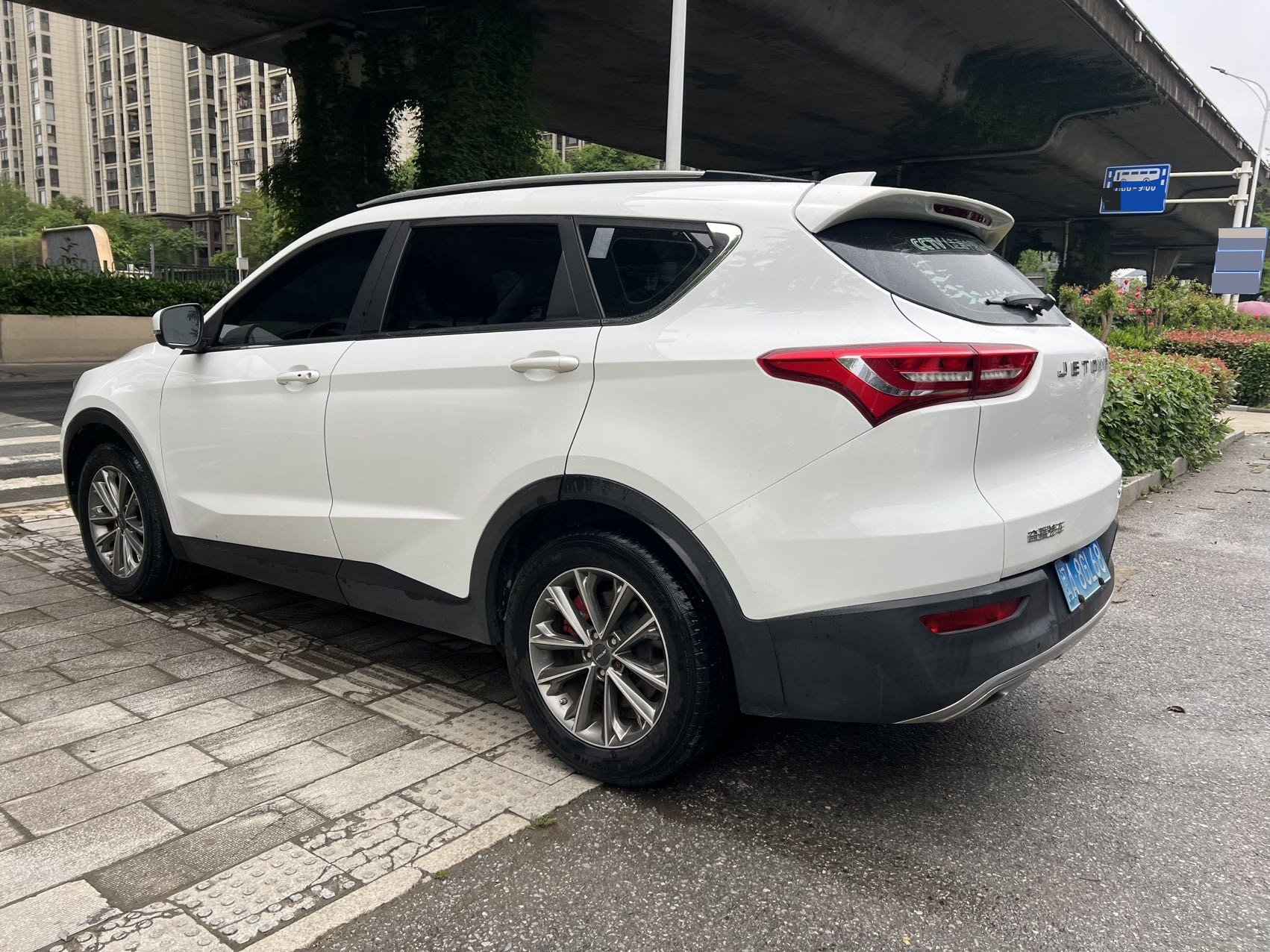 捷途 2019款 X70S 1.5T 探途版6座