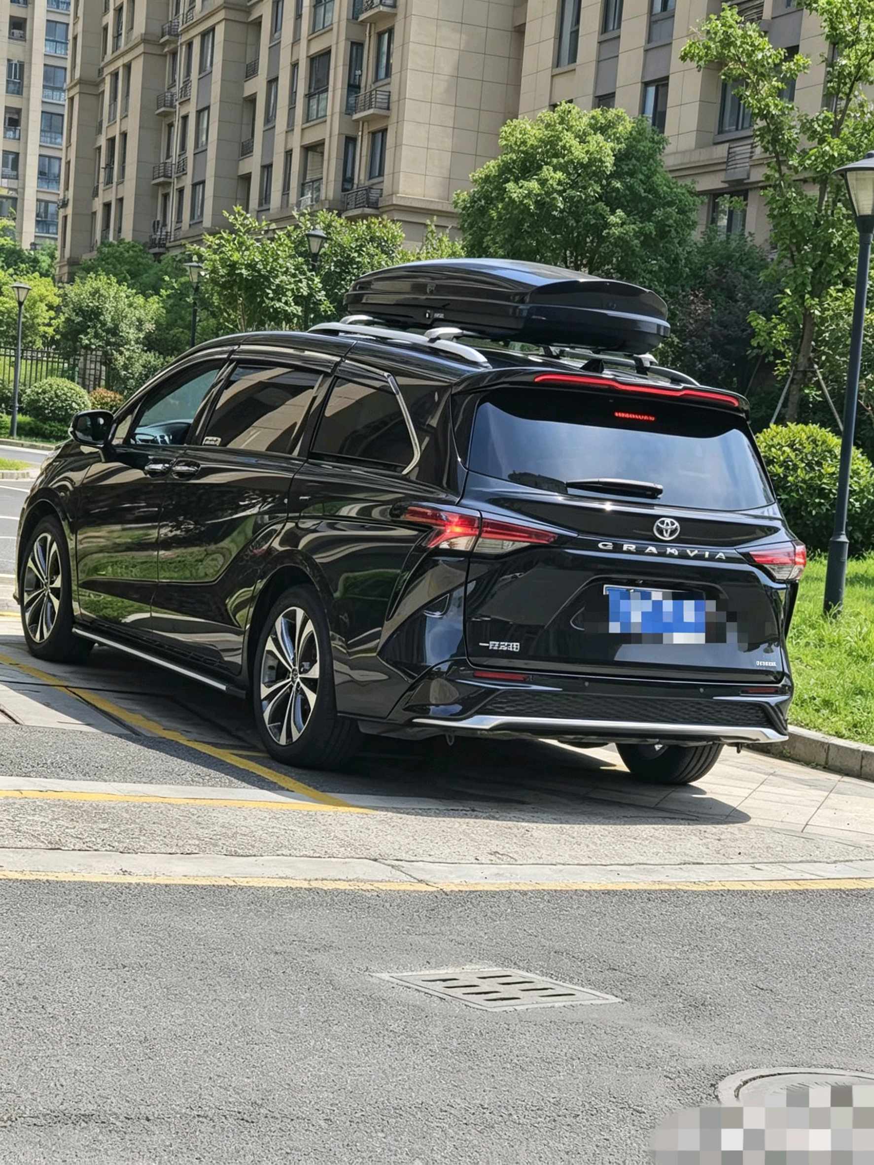 Toyota 2023 Granvia HYBRID 2.5 CVT Flagship VIP Edition
