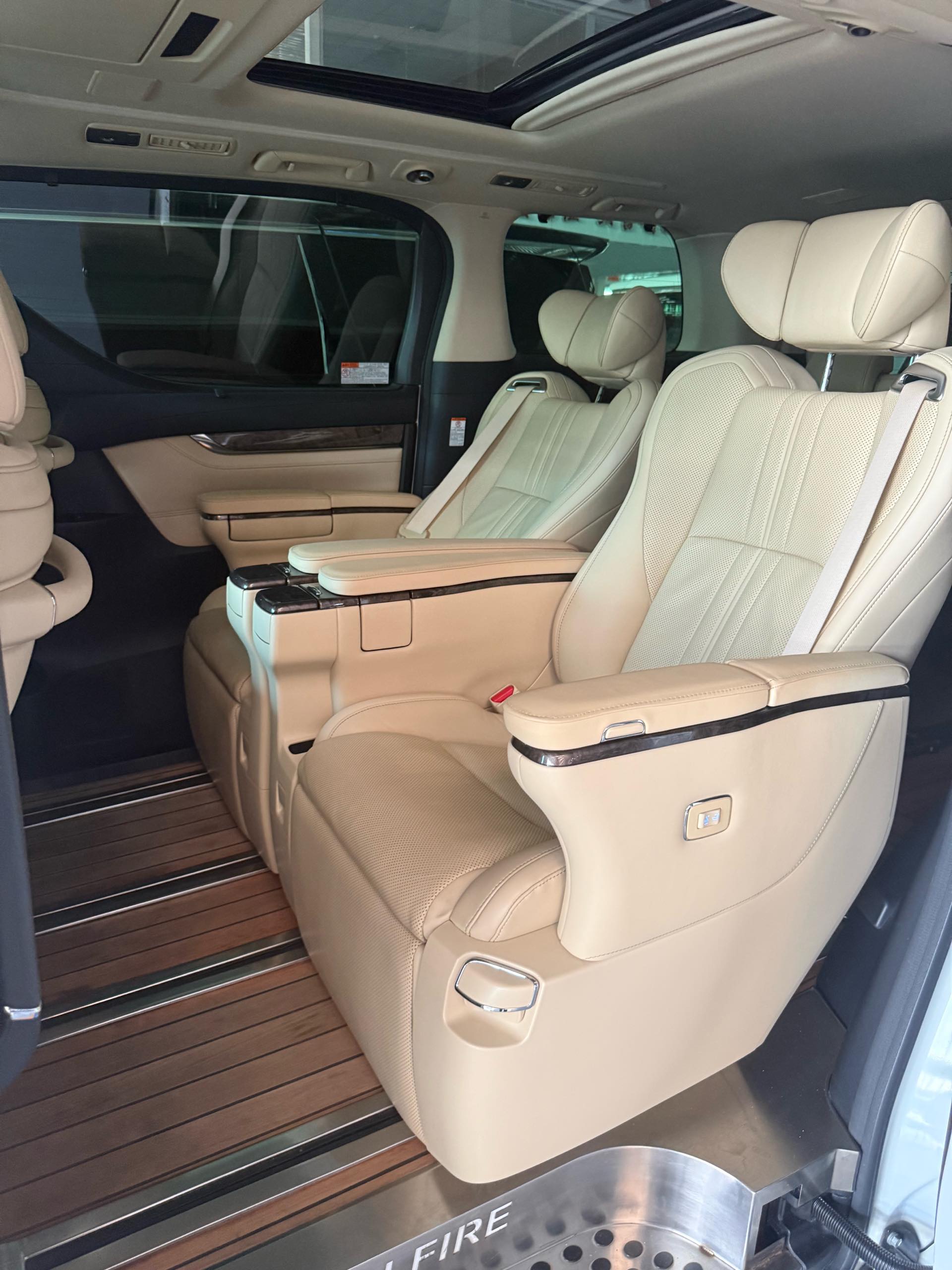 Toyota Vellfire (Import) 2021 Crown Vellfire 2.5 CVT Crown HV Premium