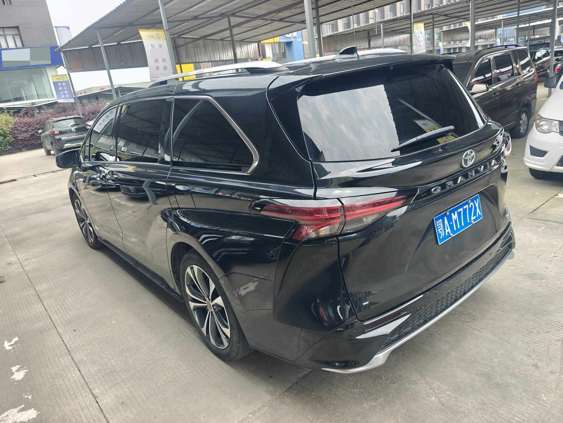 Toyota 2022 Granvia HYBRID 2.5 CVT Premium Edition
