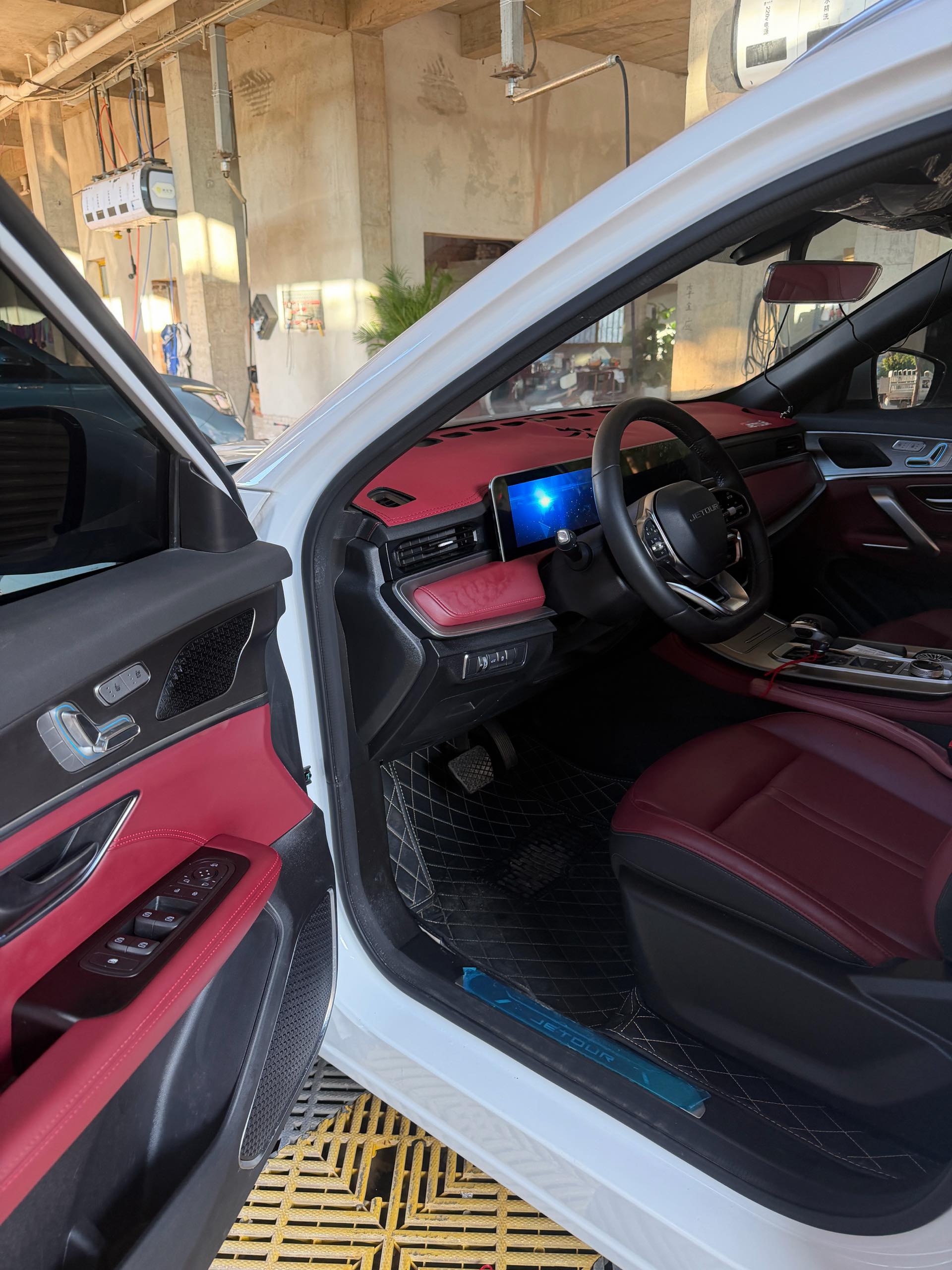JETOUR 2025 X70 PLUS 1.5T Champion Edition MAX+ 7-Seater
