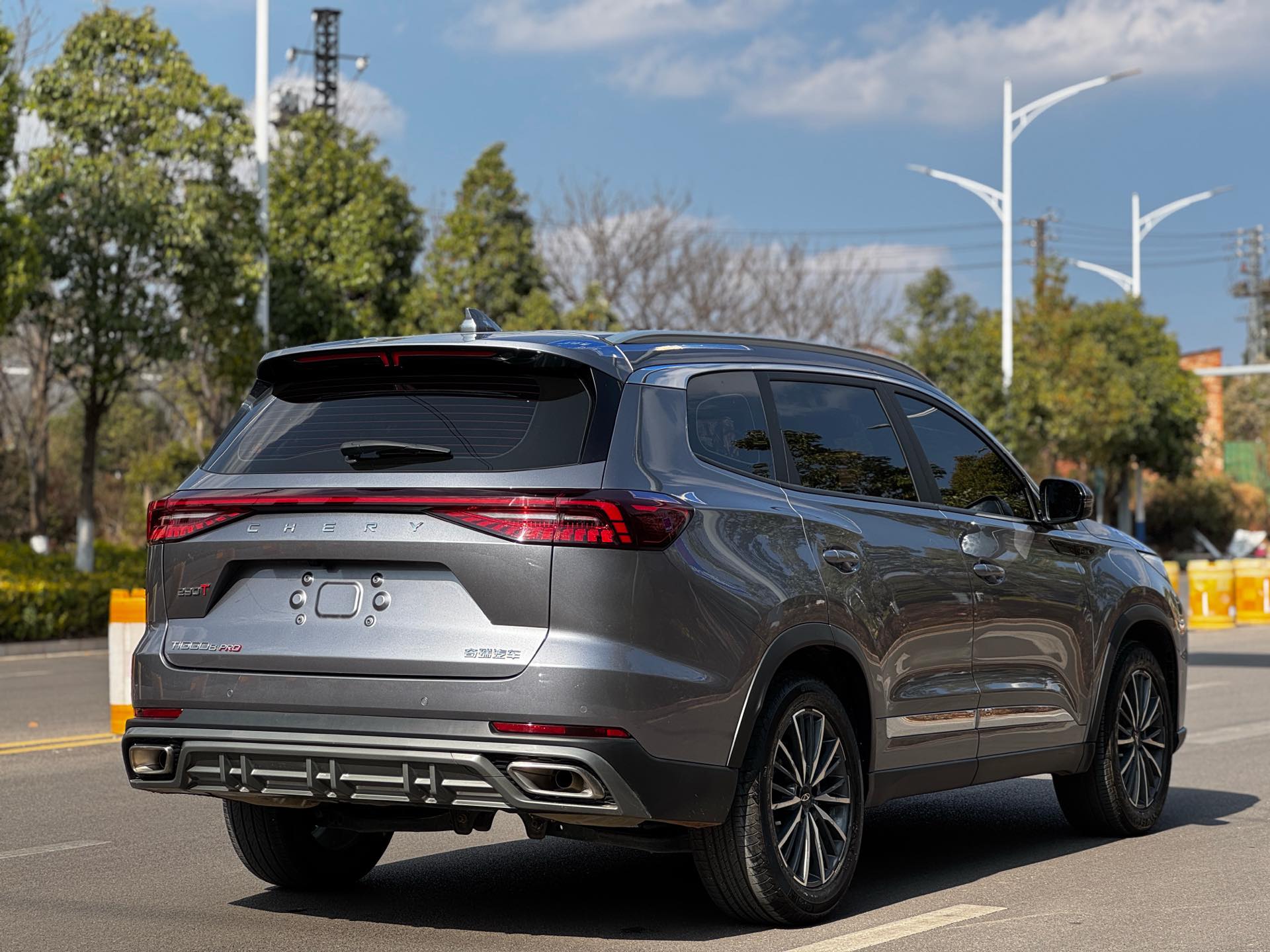 奇瑞 2024款 瑞虎8 PRO 1.6T 290T 冠军版两驱闪耀版5座