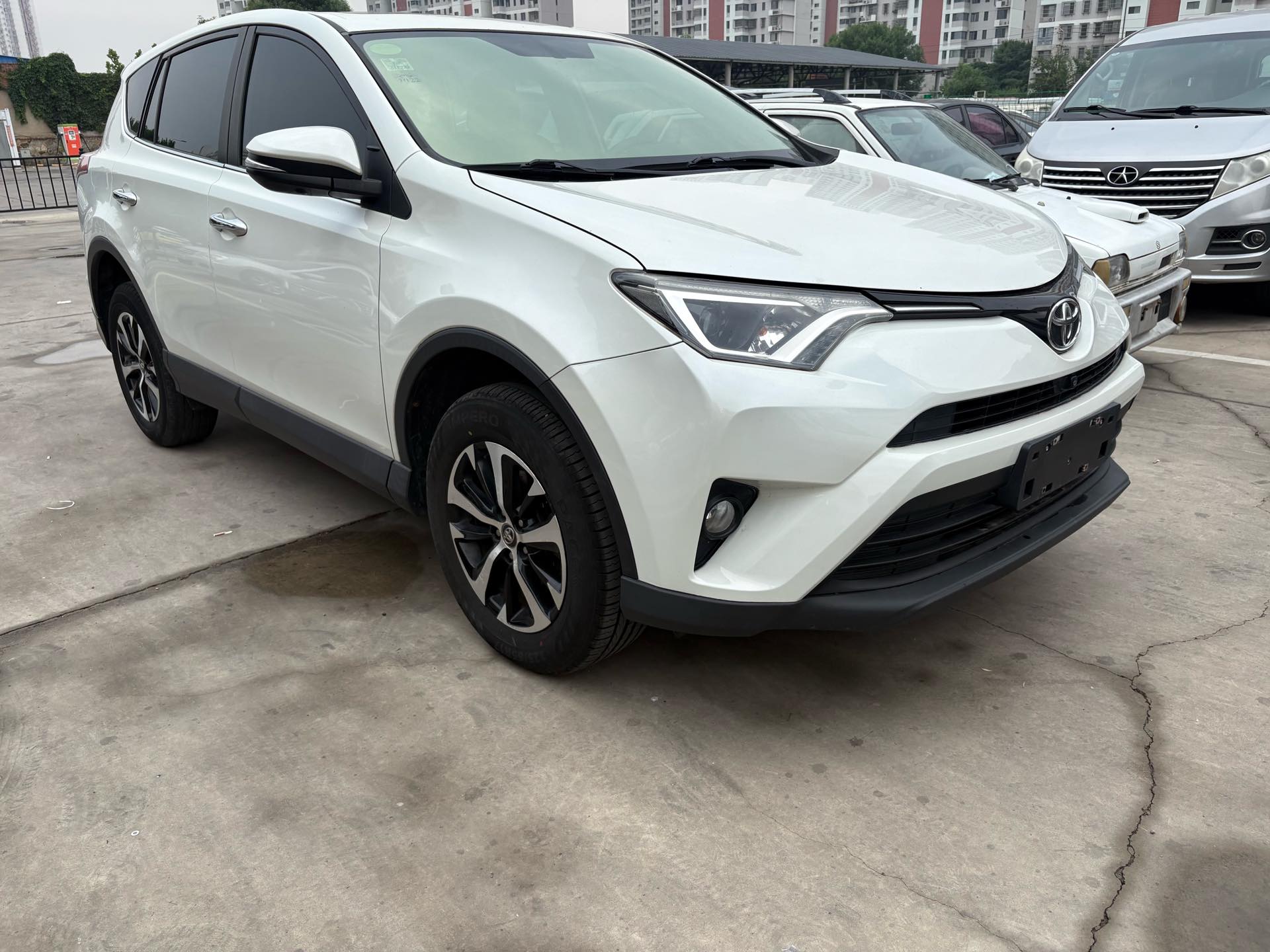丰田 2019款 RAV4荣放 2.0 无级 两驱先锋版