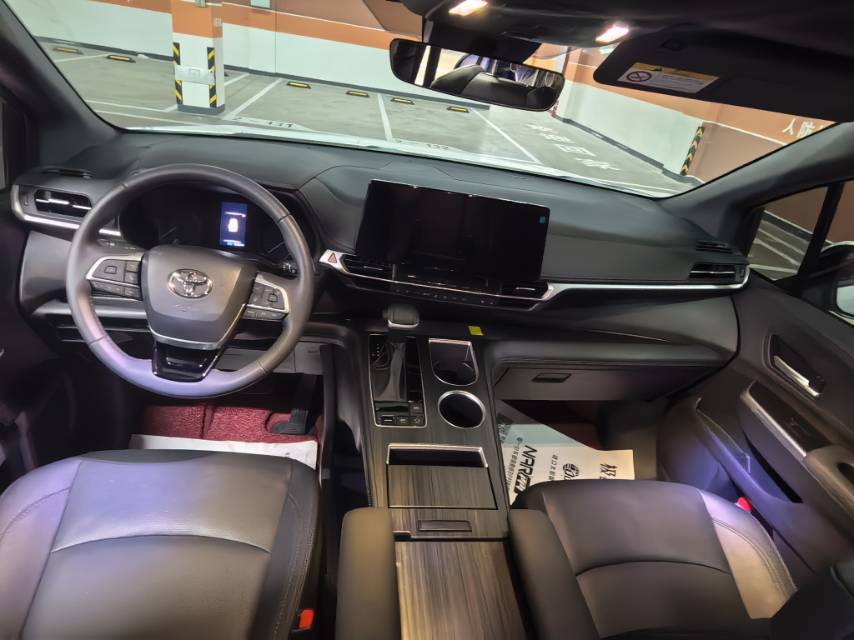 Toyota 2024 Sienna 2.5 CVT 4WD Premium