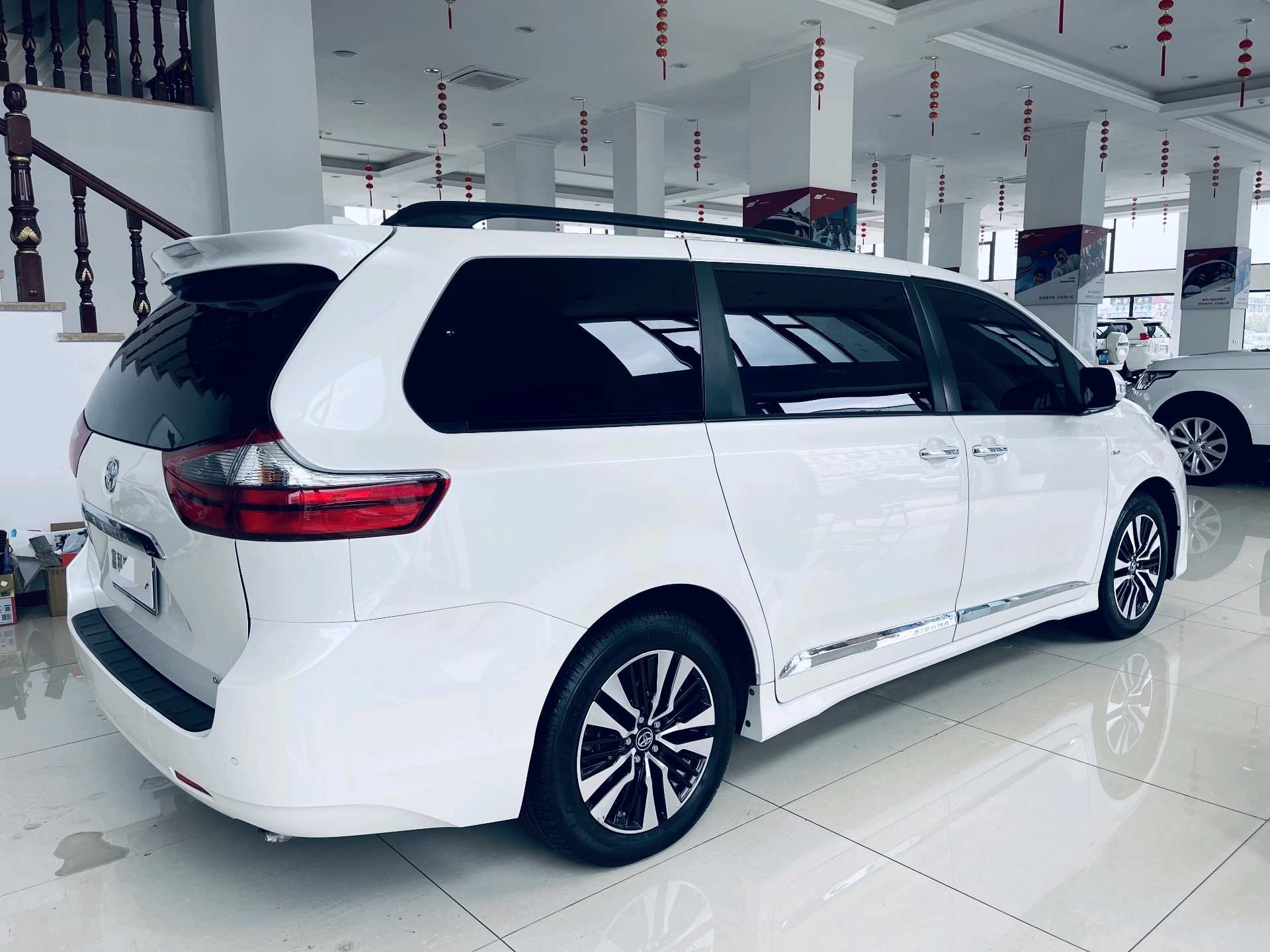 Toyota Sienna (Import) 2019 Sienna 3.5 XLE Premium AWD 7-Seat US Spec