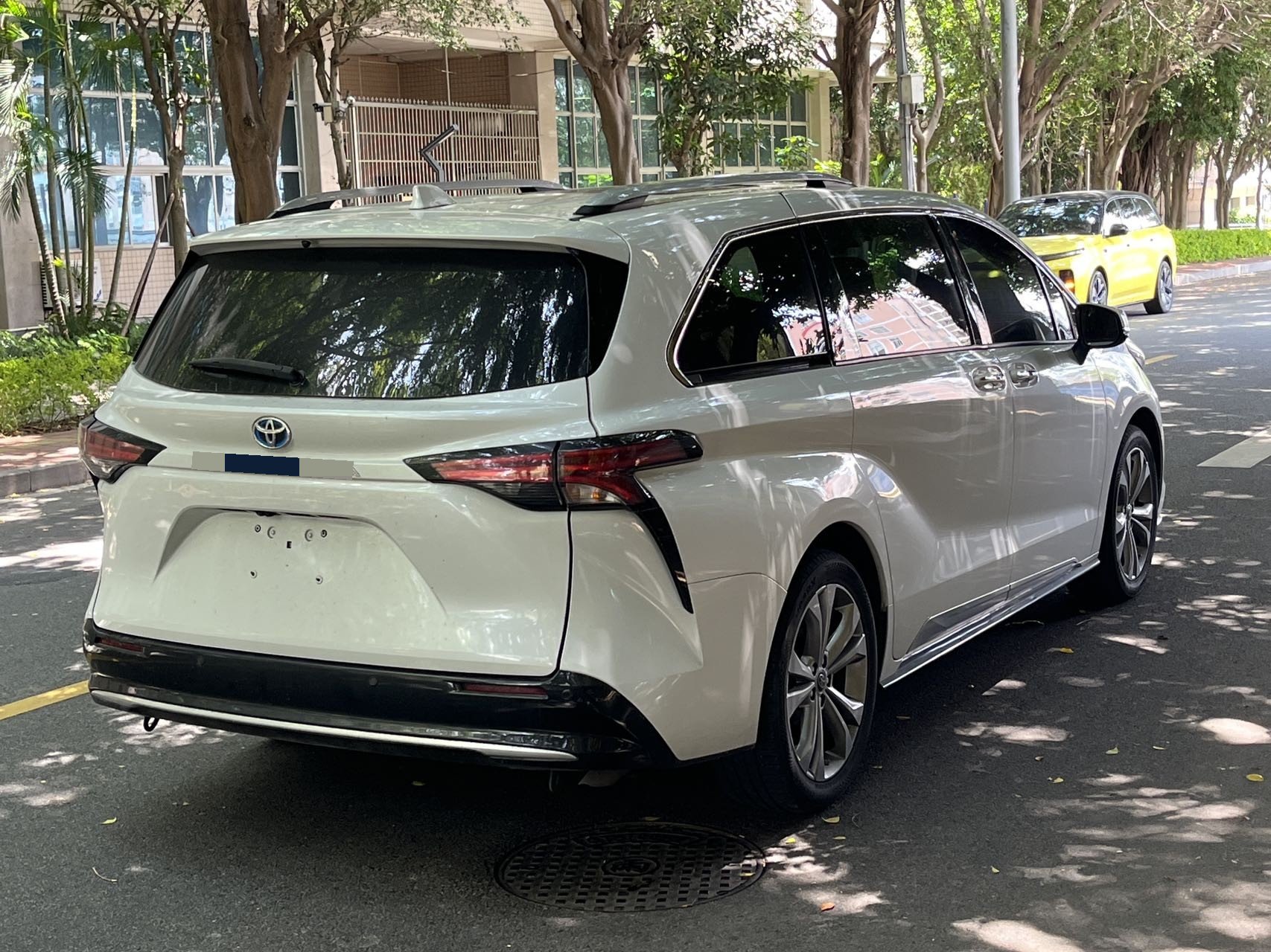 Toyota 2023 Sienna 2.5 CVT Platinum Edition