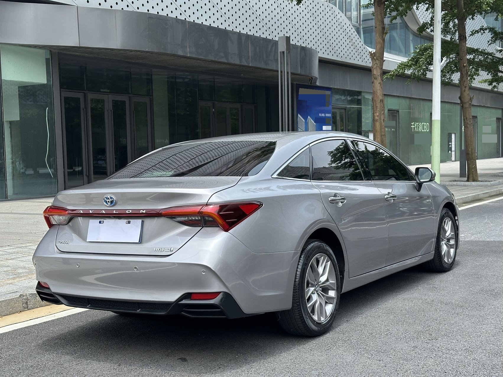 Toyota 2019 Avalon Hybrid 2.5 CVT Advanced Edition