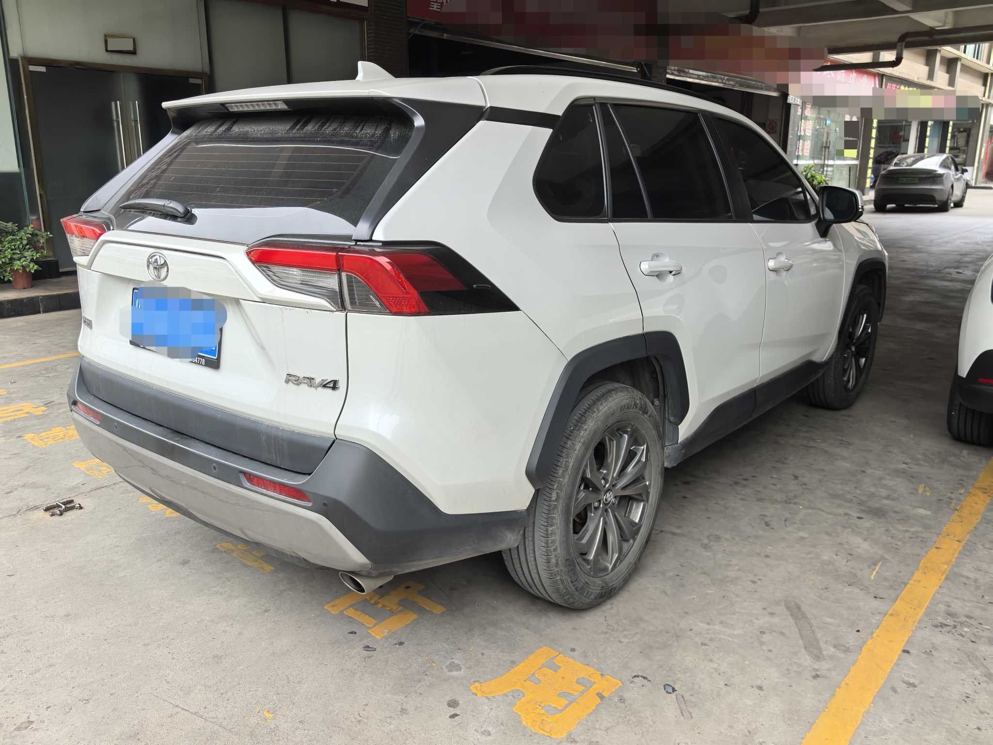 丰田 2023款 RAV4荣放 2.0 无级 两驱风尚Plus版