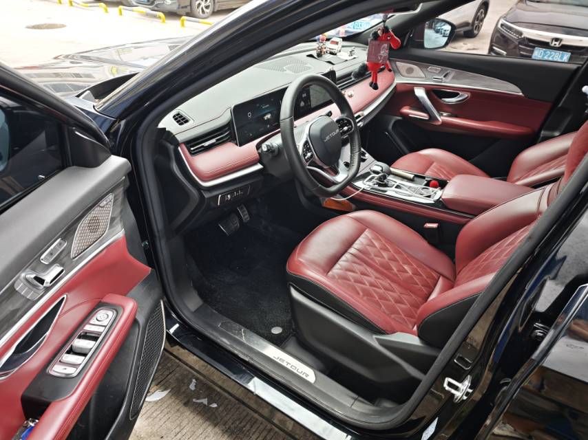 JETOUR 2023 X70 PLUS 1.6T Stronger PRO+ 7-Seater