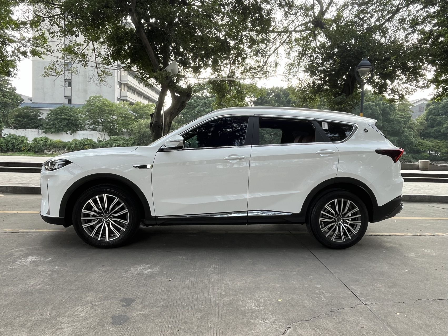 JETOUR 2024 X70 PLUS 1.5T Champion Edition MAX 5-Seater