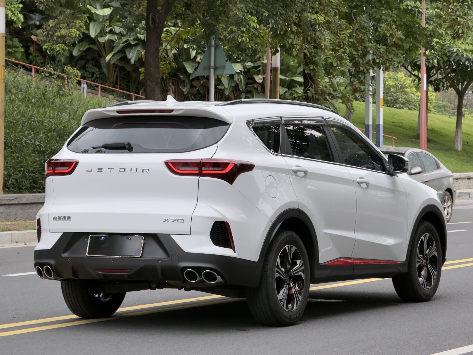 JETOUR 2023 X70 1.5T Beyond PRO 7-Seater