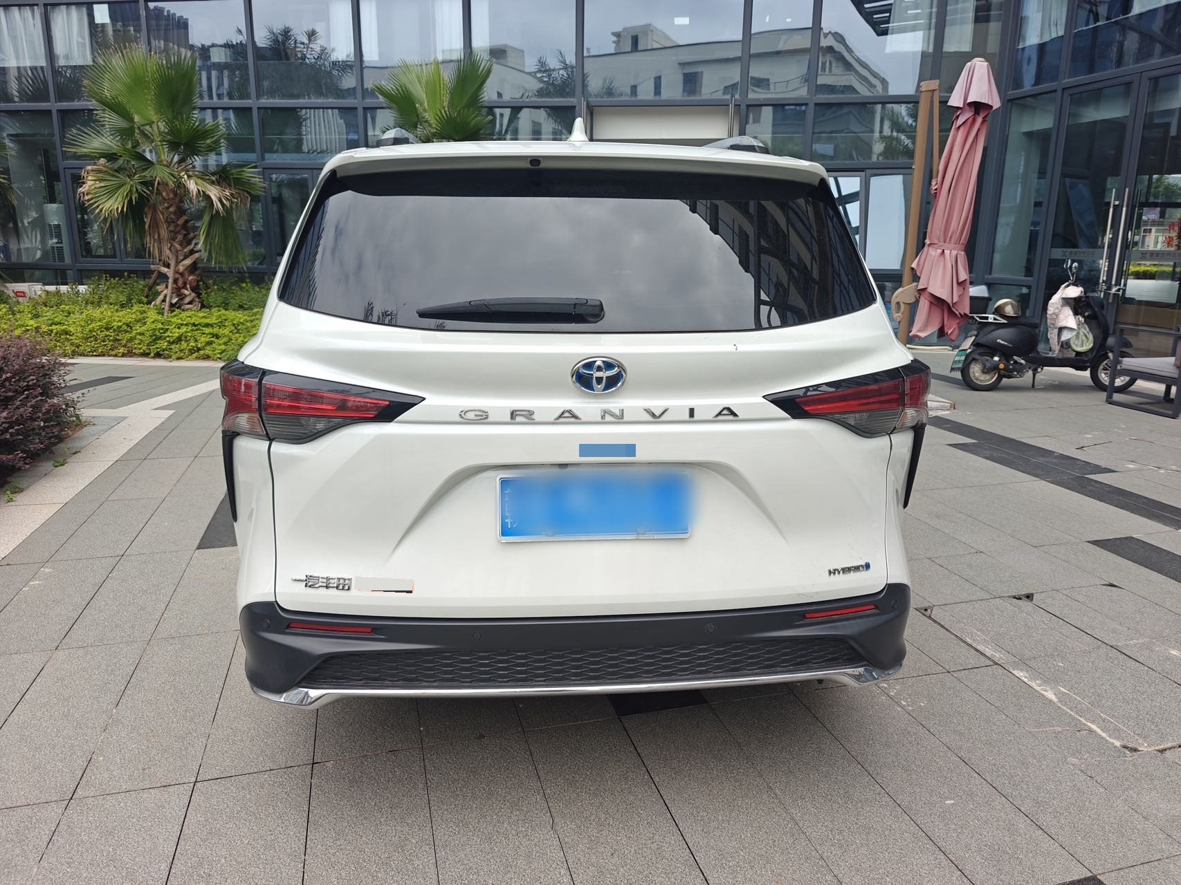 Toyota 2023 Granvia HYBRID 2.5 CVT Comfort
