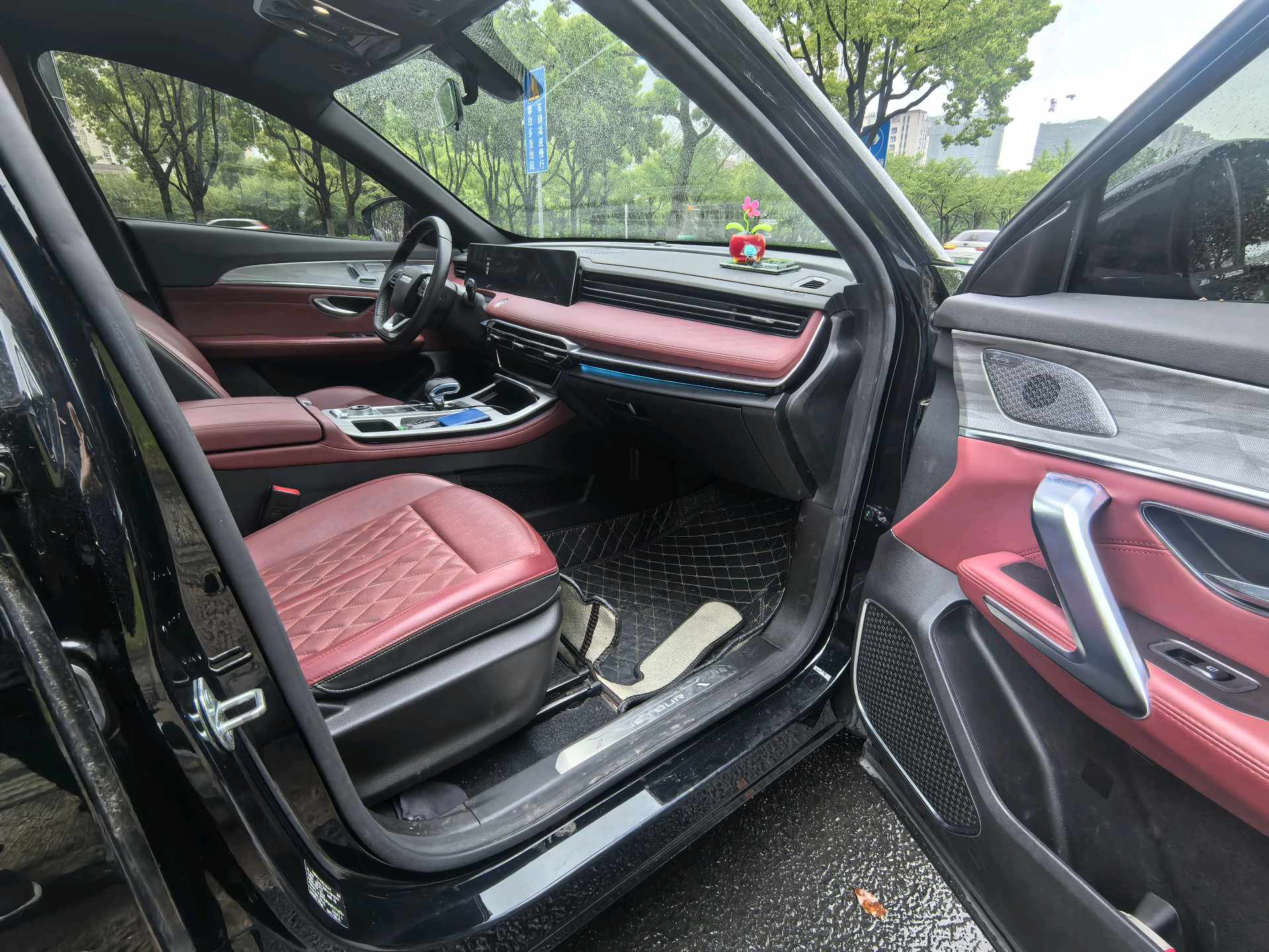 JETOUR 2025 X70 PLUS 1.5T Luxury Surge Edition 5-Seater