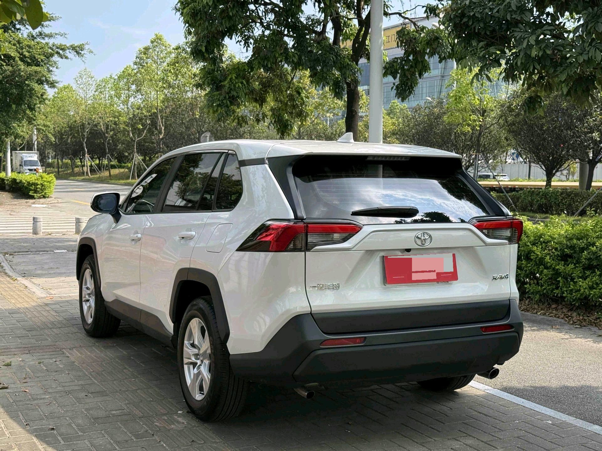 丰田 2024款 RAV4荣放 2.0 无级 两驱都市版