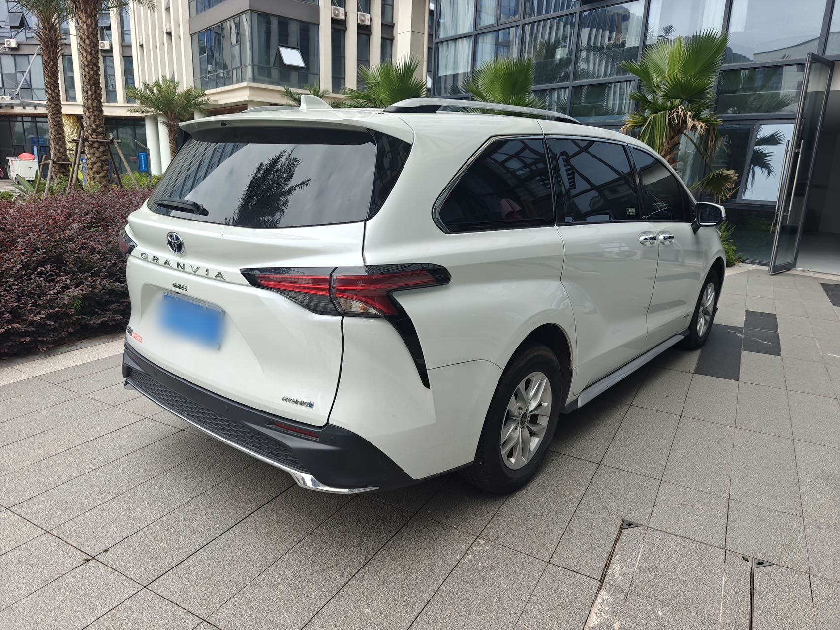 Toyota 2023 Granvia HYBRID 2.5 CVT Comfort