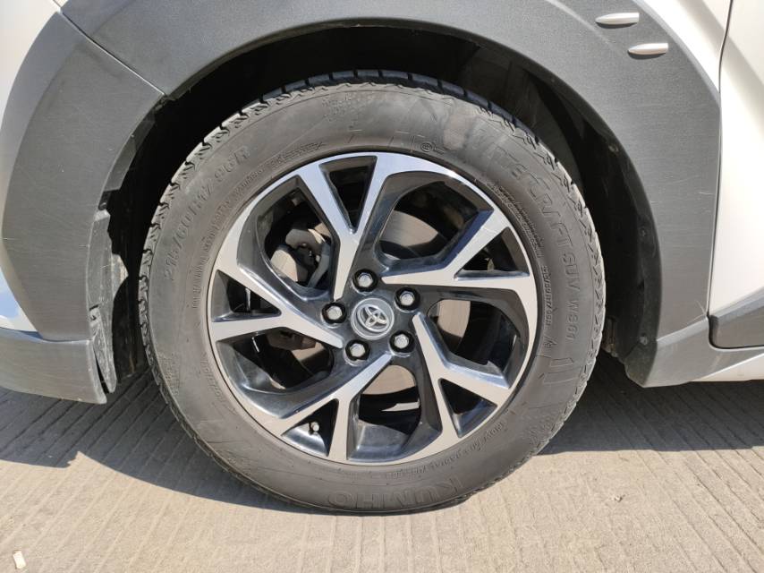 Toyota 2018 C-HR 2.0 CVT Leading Edition