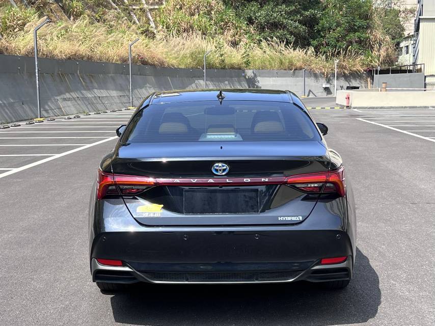 Toyota 2022 Avalon Hybrid 2.5 CVT Luxury Edition