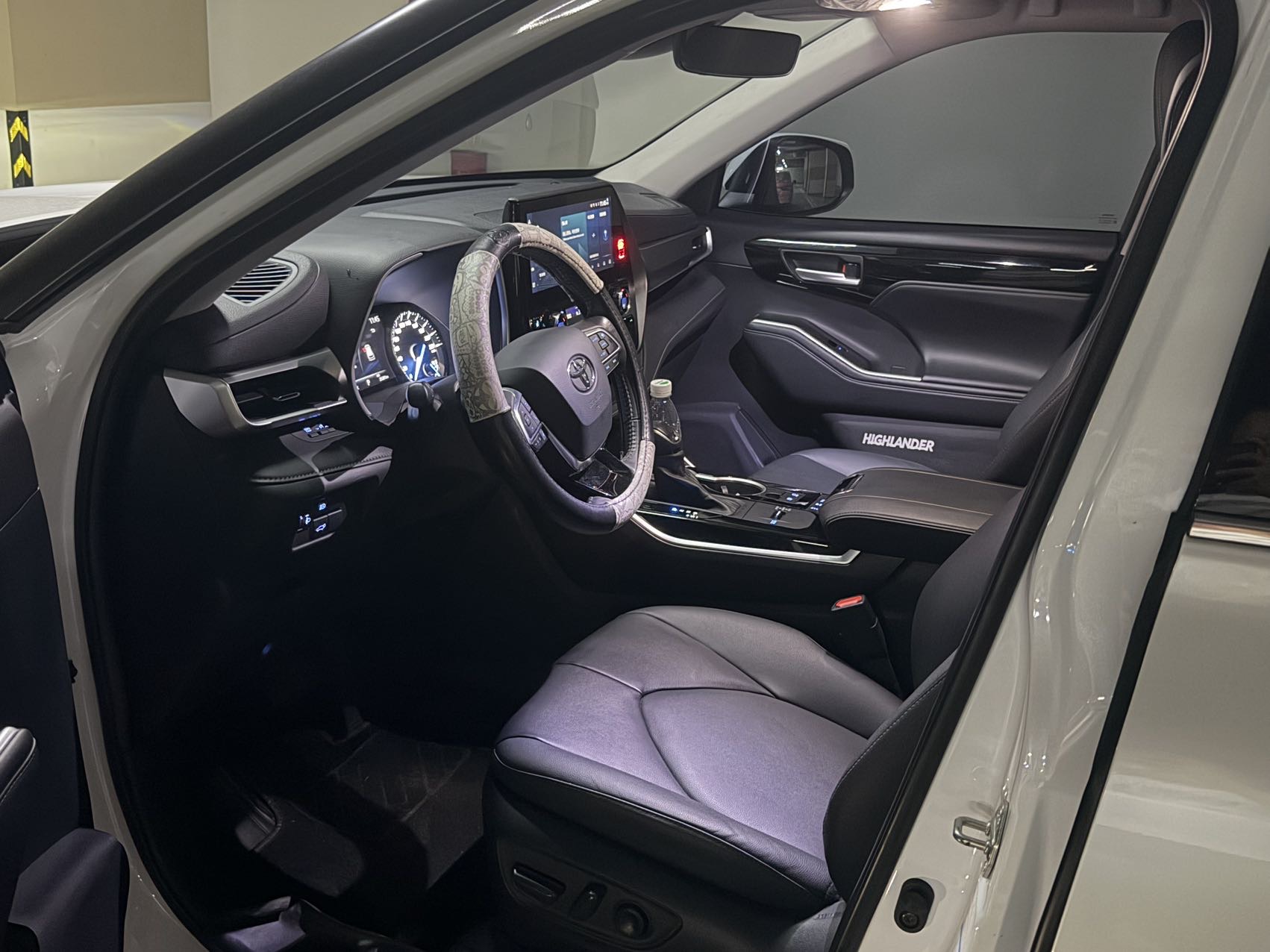 Toyota 2022 Highlander Hybrid 2.5 CVT 4WD Premium 7-Seater