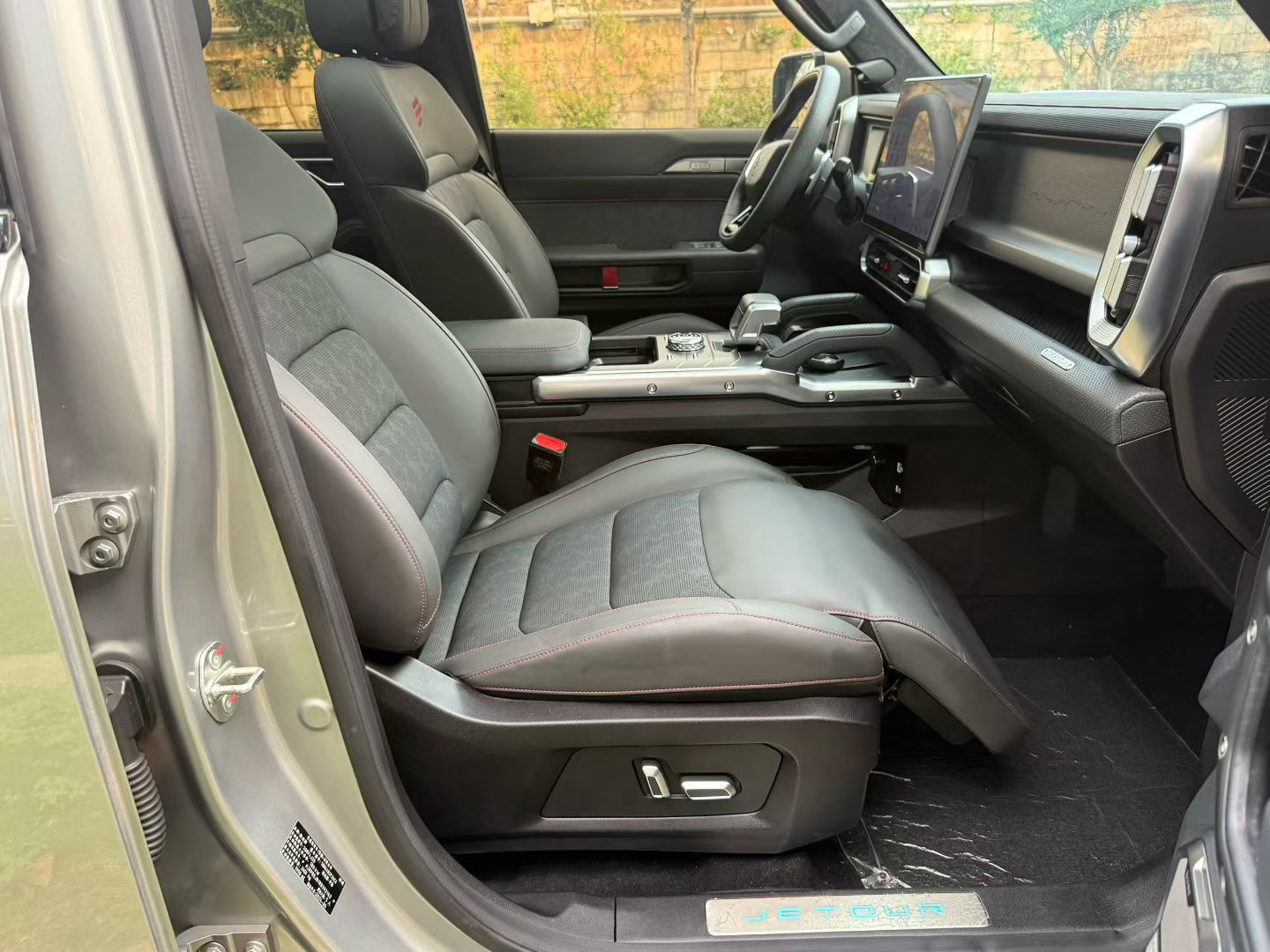 JETOUR 2024 Traveler 2.0T 4WD Silver Dragon Wings