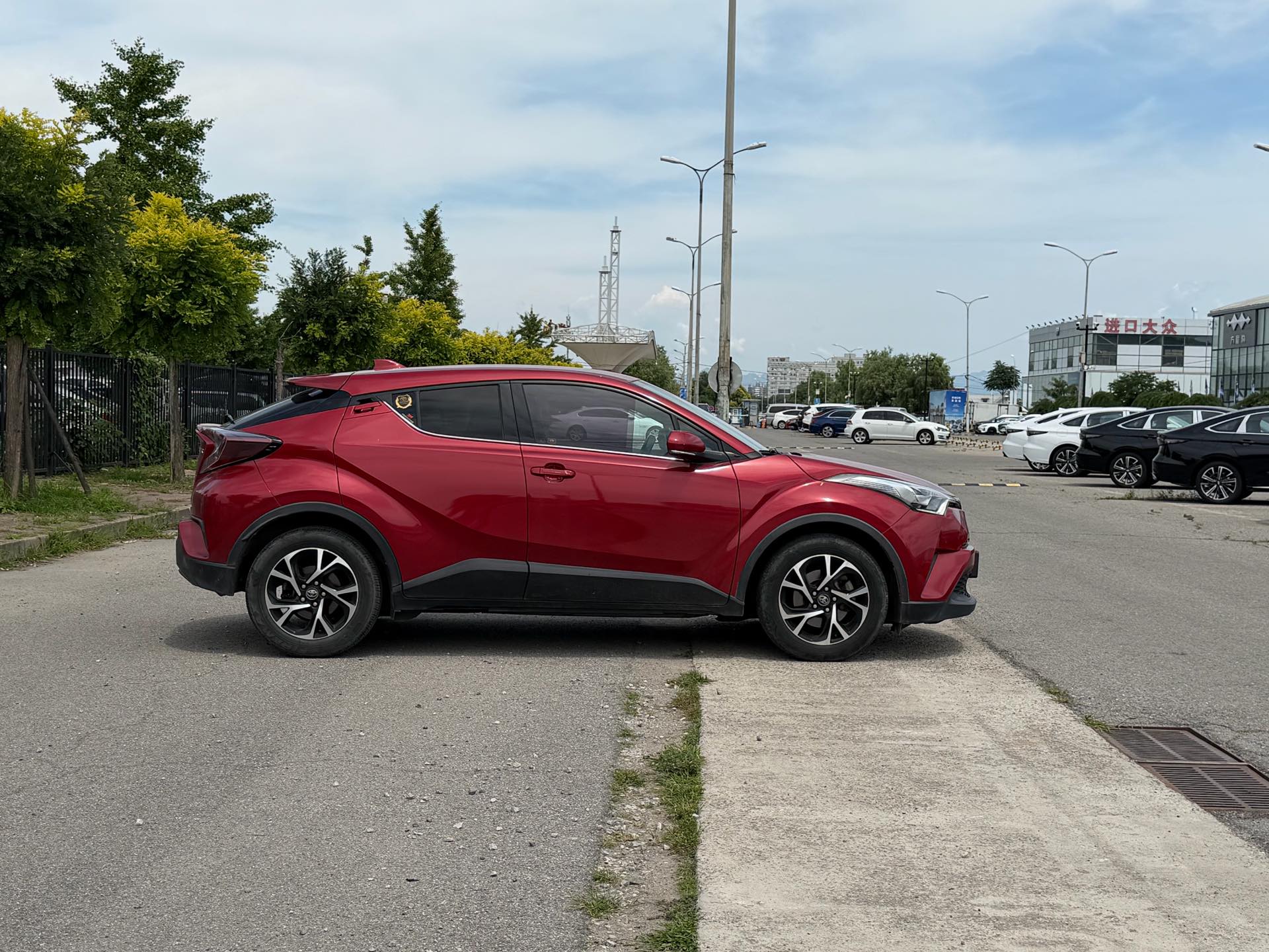 丰田 2018款 C-HR 2.0 无级 豪华版