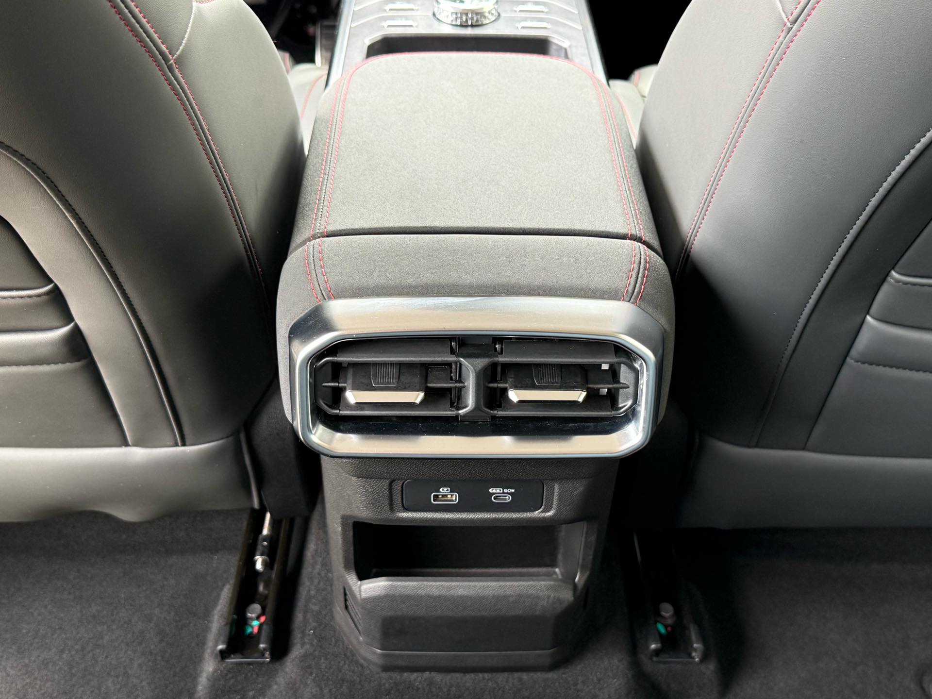 JETOUR 2023 Traveler 2.0T 4WD Conquest
