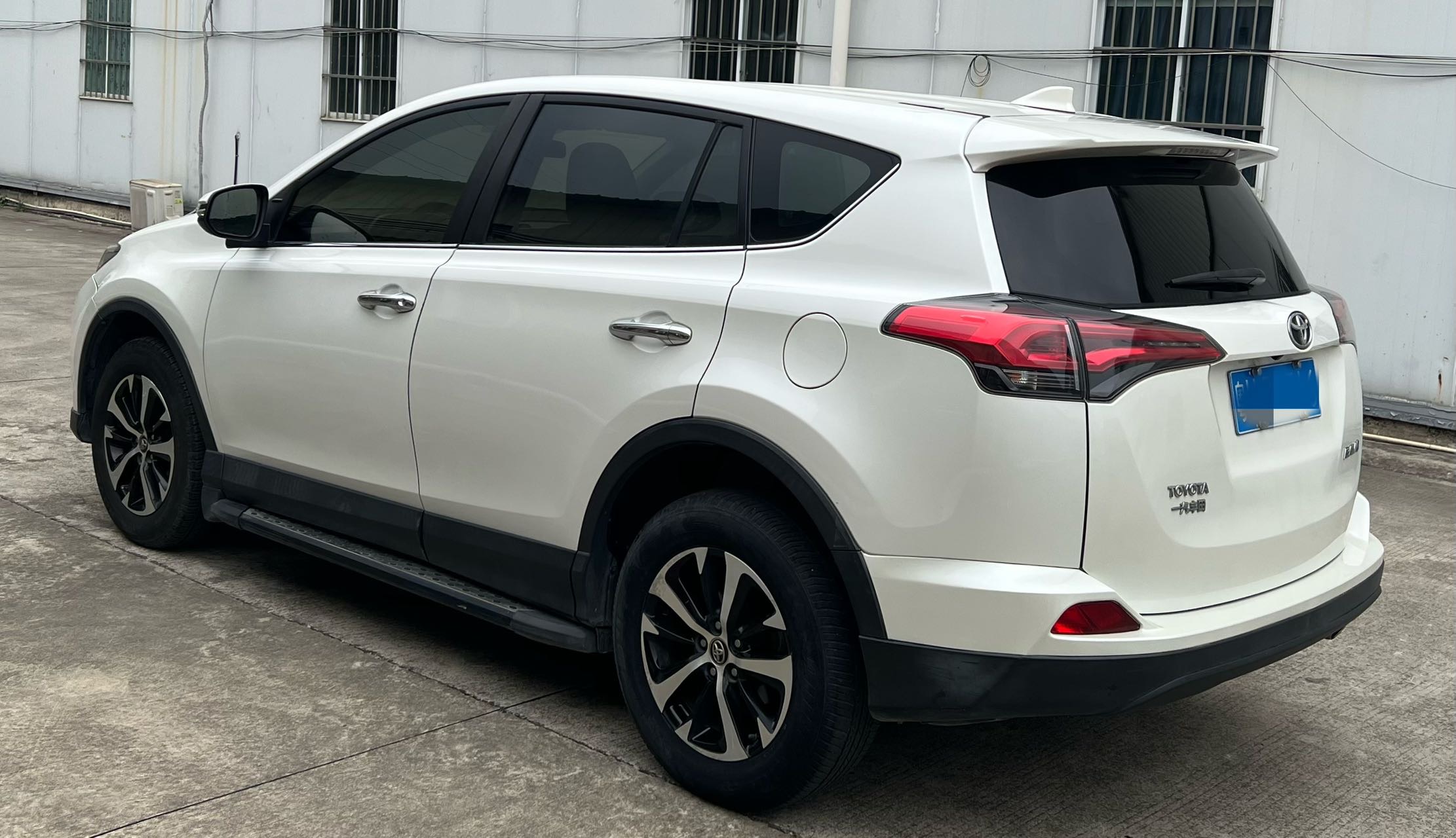 Toyota 2016 RAV4 2.0 CVT 2WD Fashion Edition