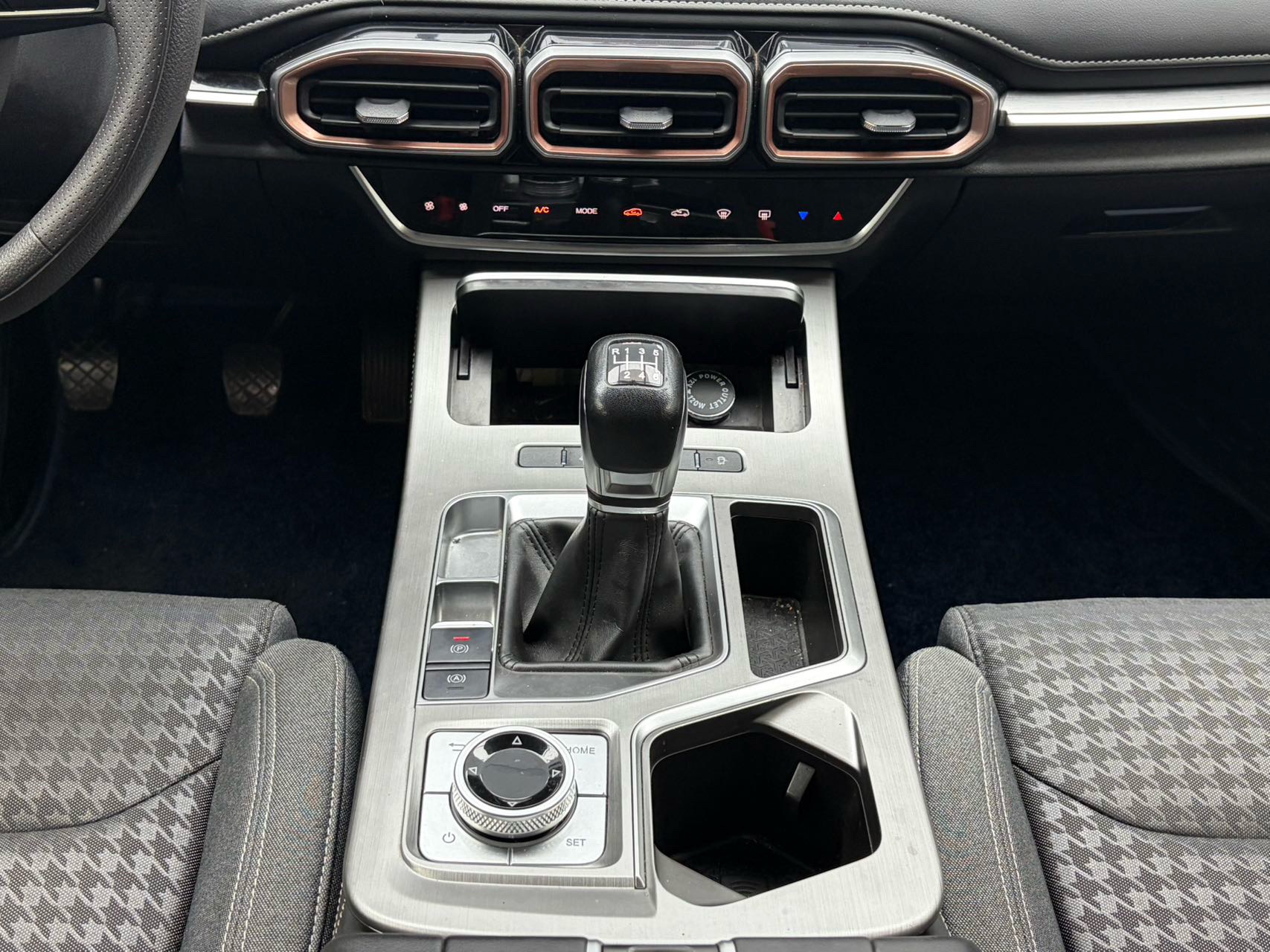 JETOUR X70 PLUS 2021 Facelift 1.5T Manual Wind 5-Seater
