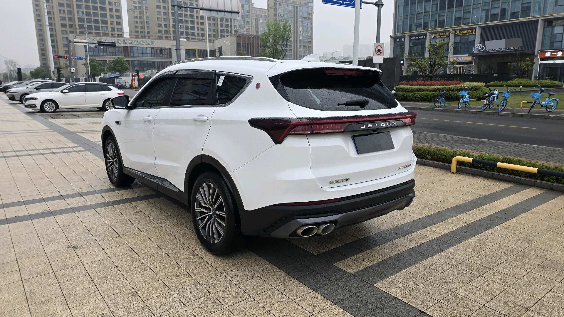 捷途 2023款 X70 PLUS 1.6T 强者5座