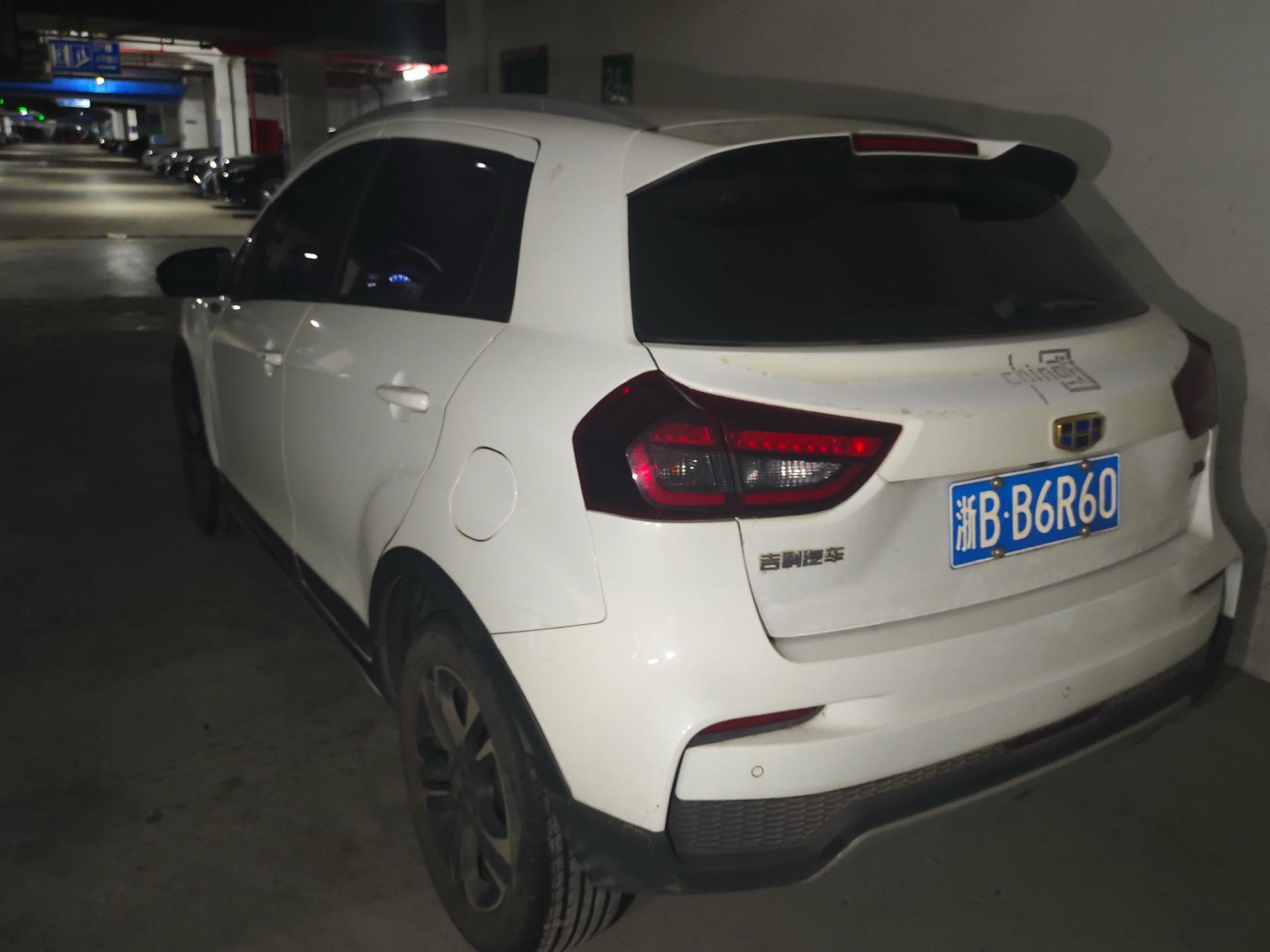 吉利 2019款 远景X3 1.5 无级 升级版 尊贵型