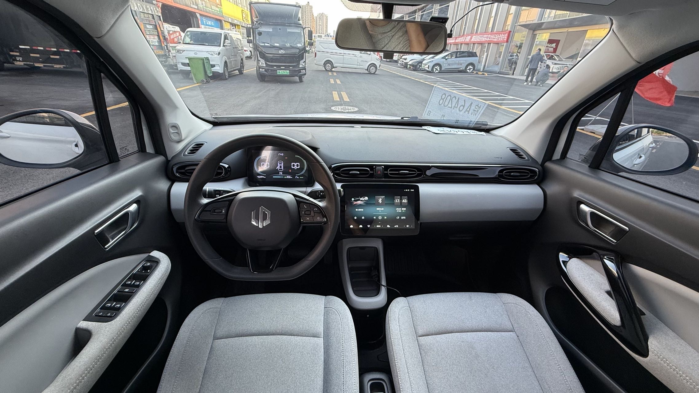 零跑 2024款 T03 310 舒享版
