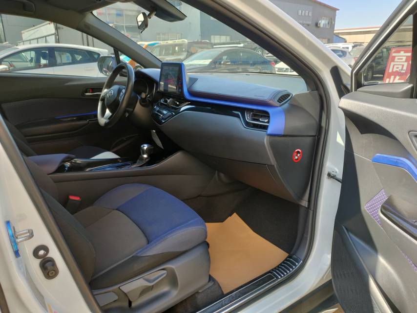 Toyota 2018 C-HR 2.0 CVT Leading Edition