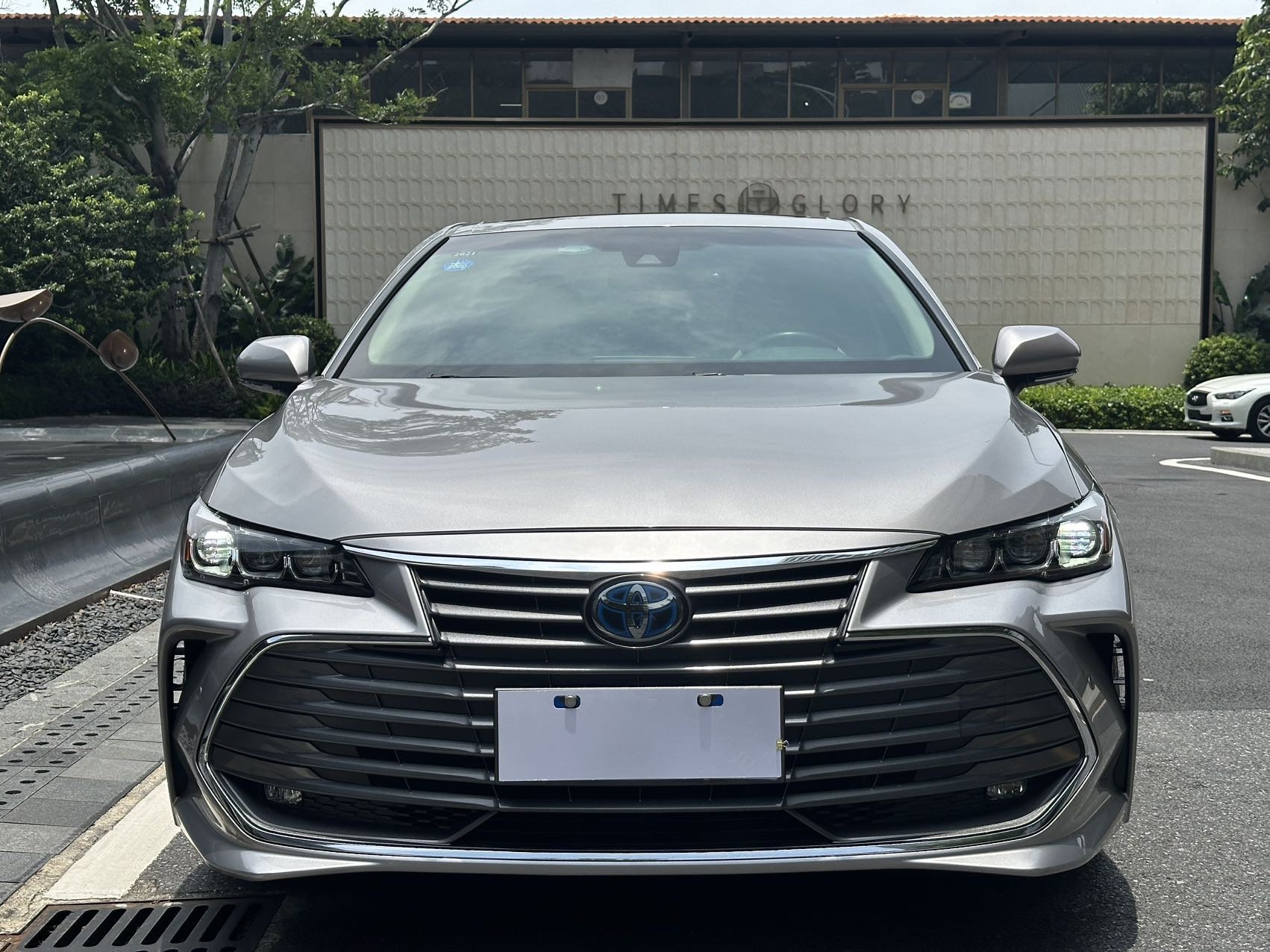 Toyota 2019 Avalon Hybrid 2.5 CVT Advanced Edition
