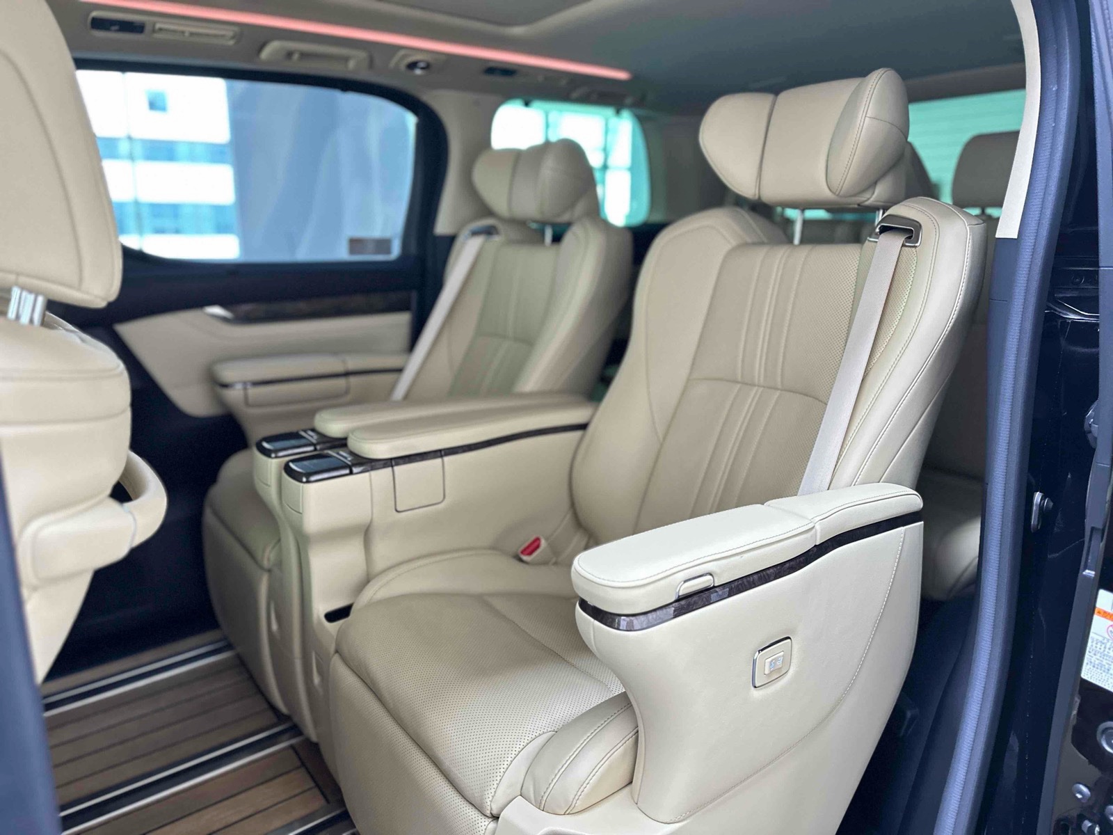 Toyota Vellfire (Import) 2021 Crown Vellfire 2.5 CVT Crown HV Premium