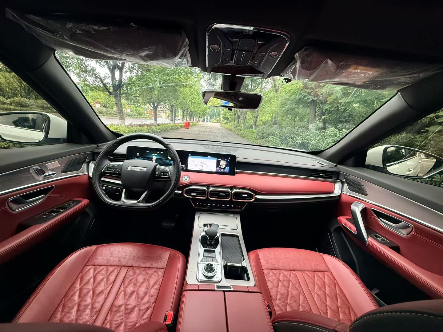 JETOUR 2025 X70 PLUS 1.5T Luxury Surge 7-Seater