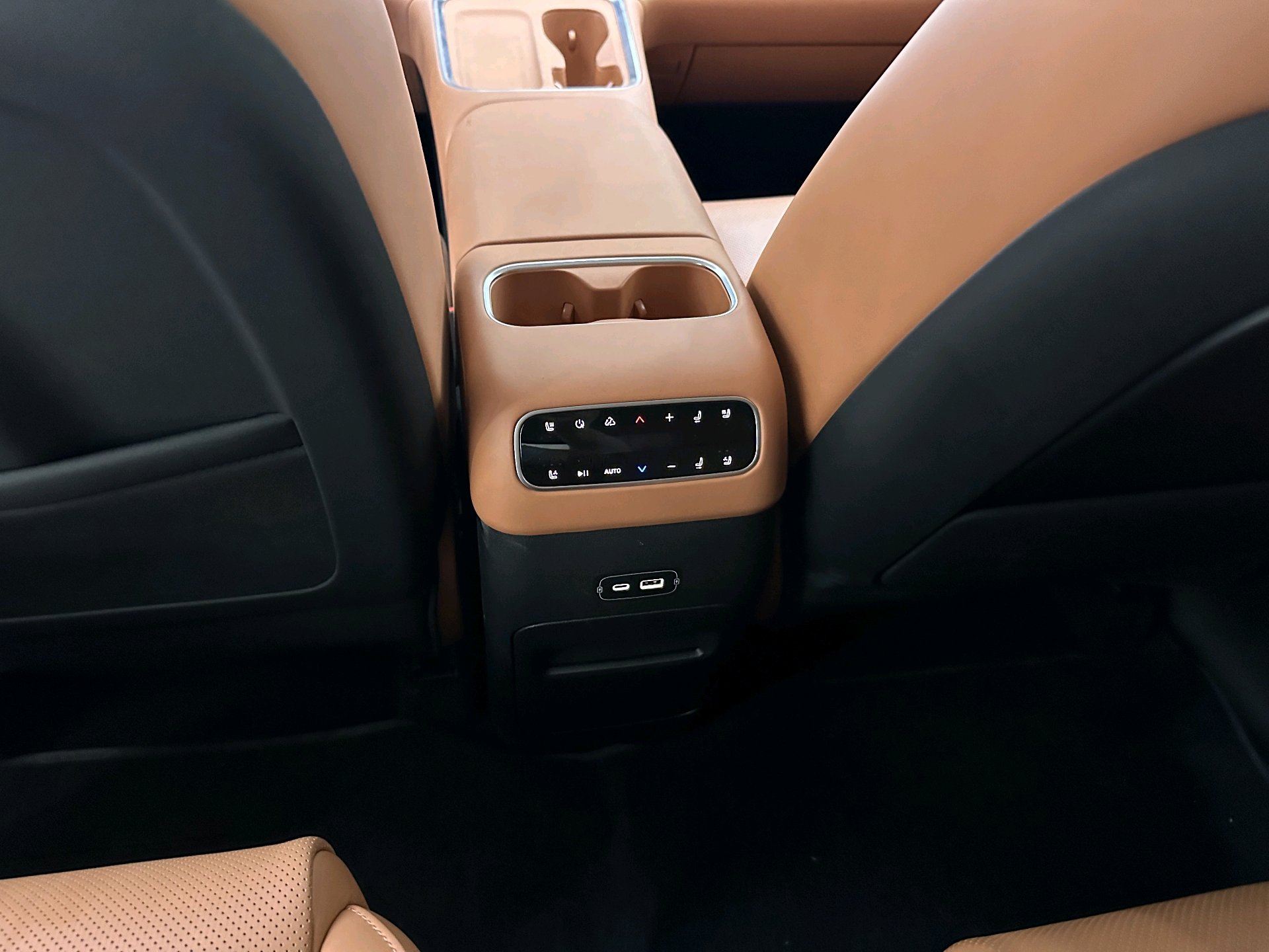 Leapmotor 2026 C16 280 LiDAR Zhizun Edition 6-Seater