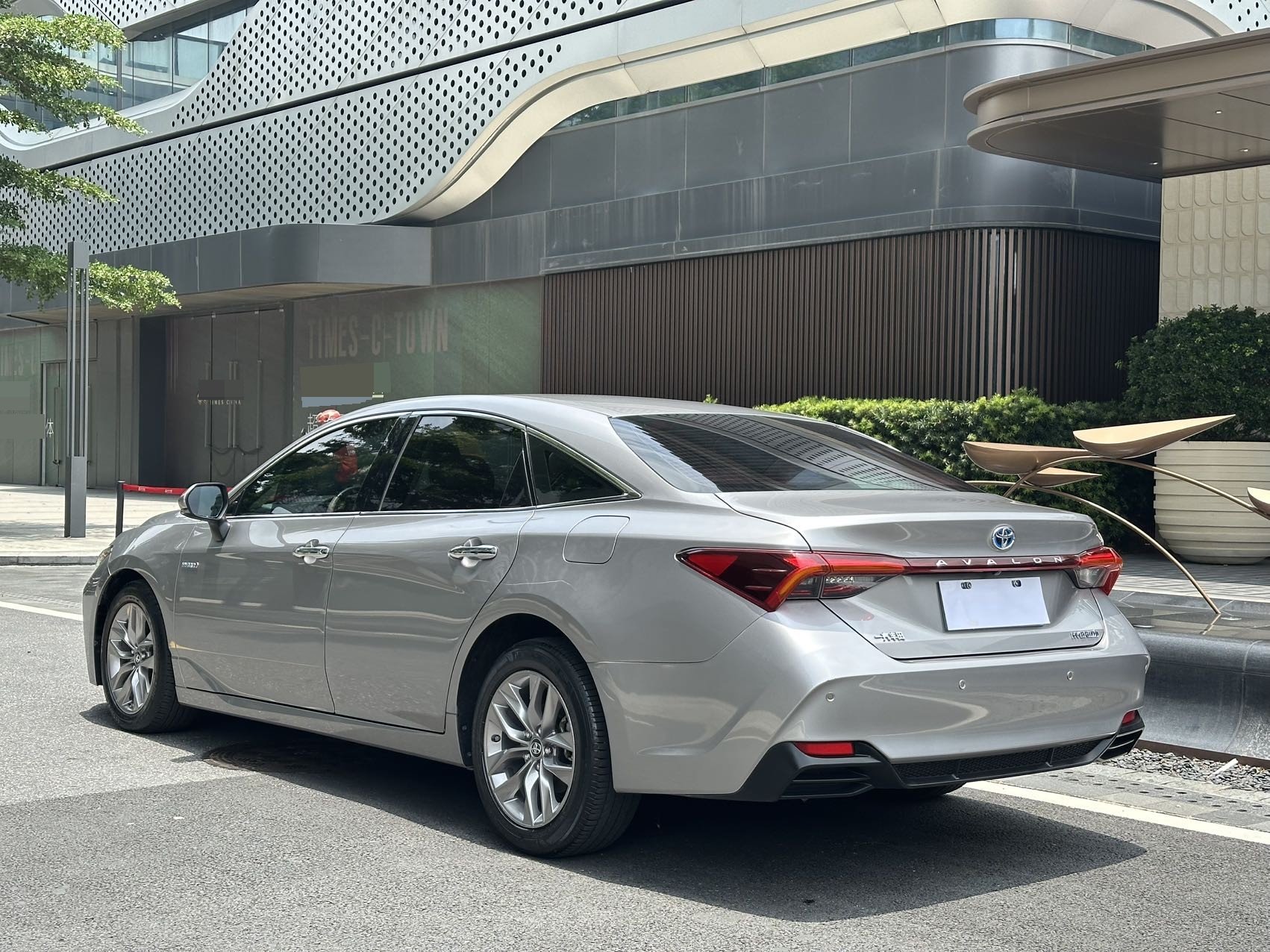 Toyota 2019 Avalon Hybrid 2.5 CVT Advanced Edition