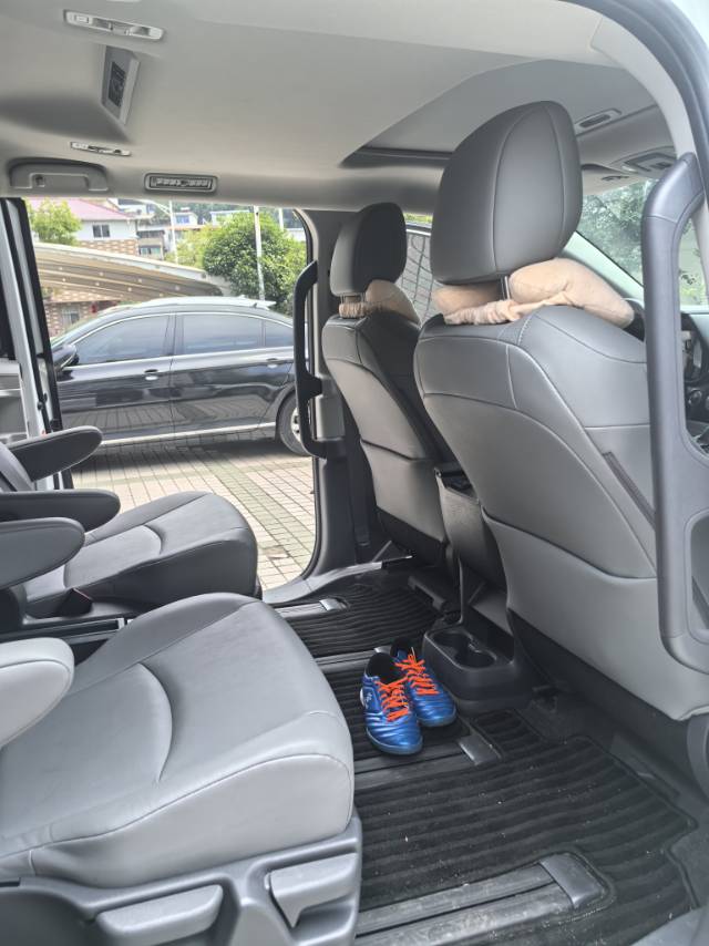 Toyota 2026 Granvia HYBRID 2.5 CVT Comfort Edition