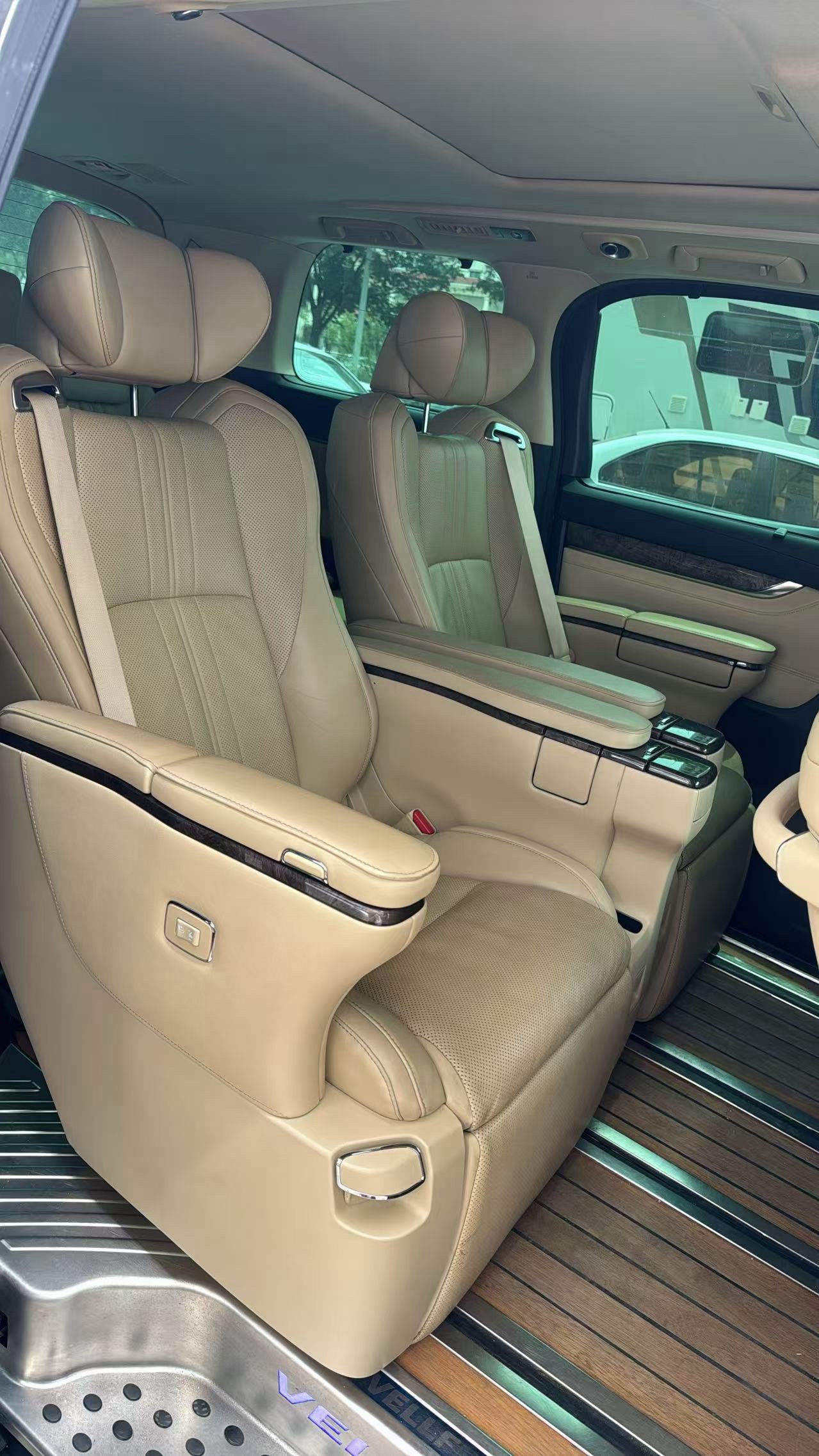 Toyota Vellfire (Import) 2021 Crown Vellfire 2.5 CVT Crown HV Premium