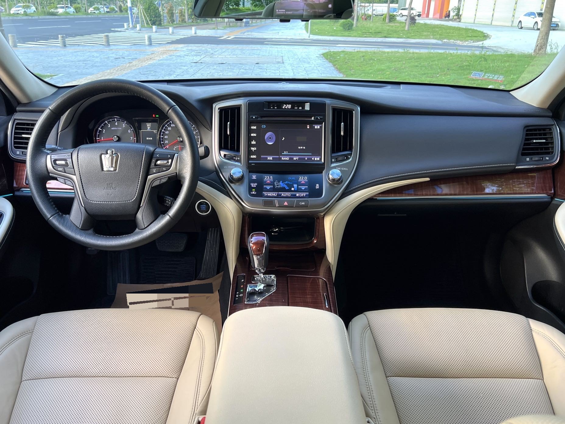 Toyota 2015 Crown 2.5 Fashion Edition