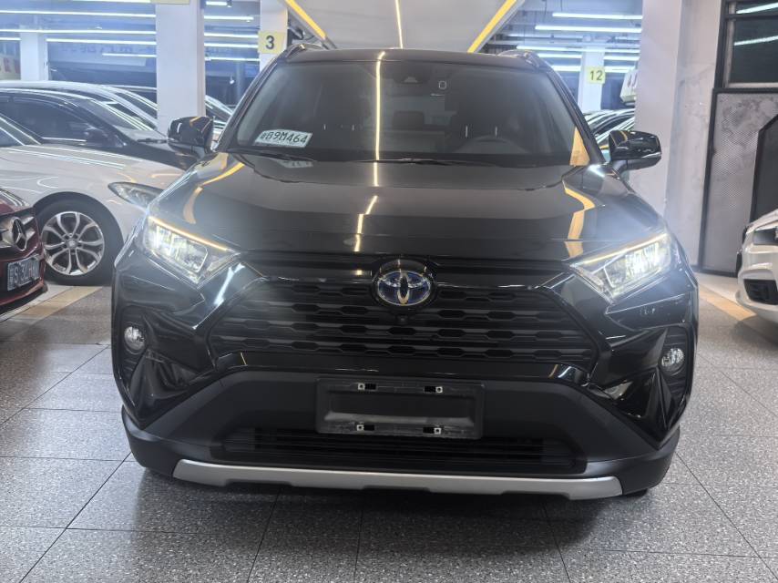 丰田 2020款 RAV4荣放 双擎 2.5 无级 两驱精英版
