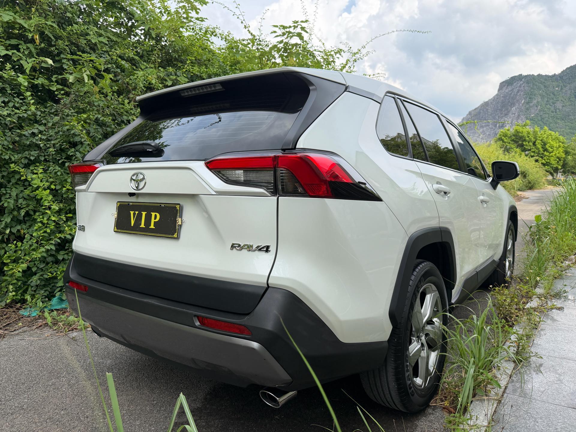 丰田 2021款 RAV4荣放 2.0 无级 两驱风尚PLUS版