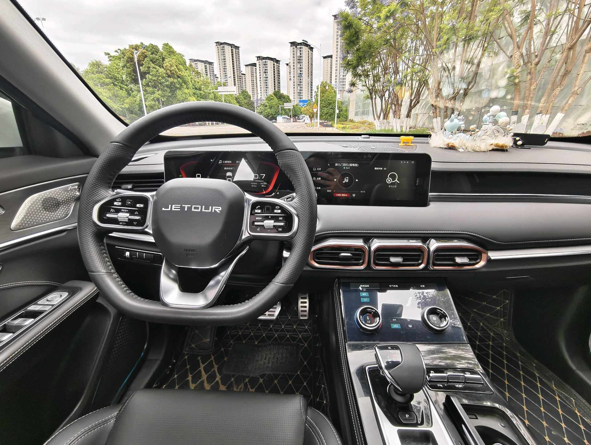 JETOUR 2021 X70 PLUS 1.6T Di 7-Seater