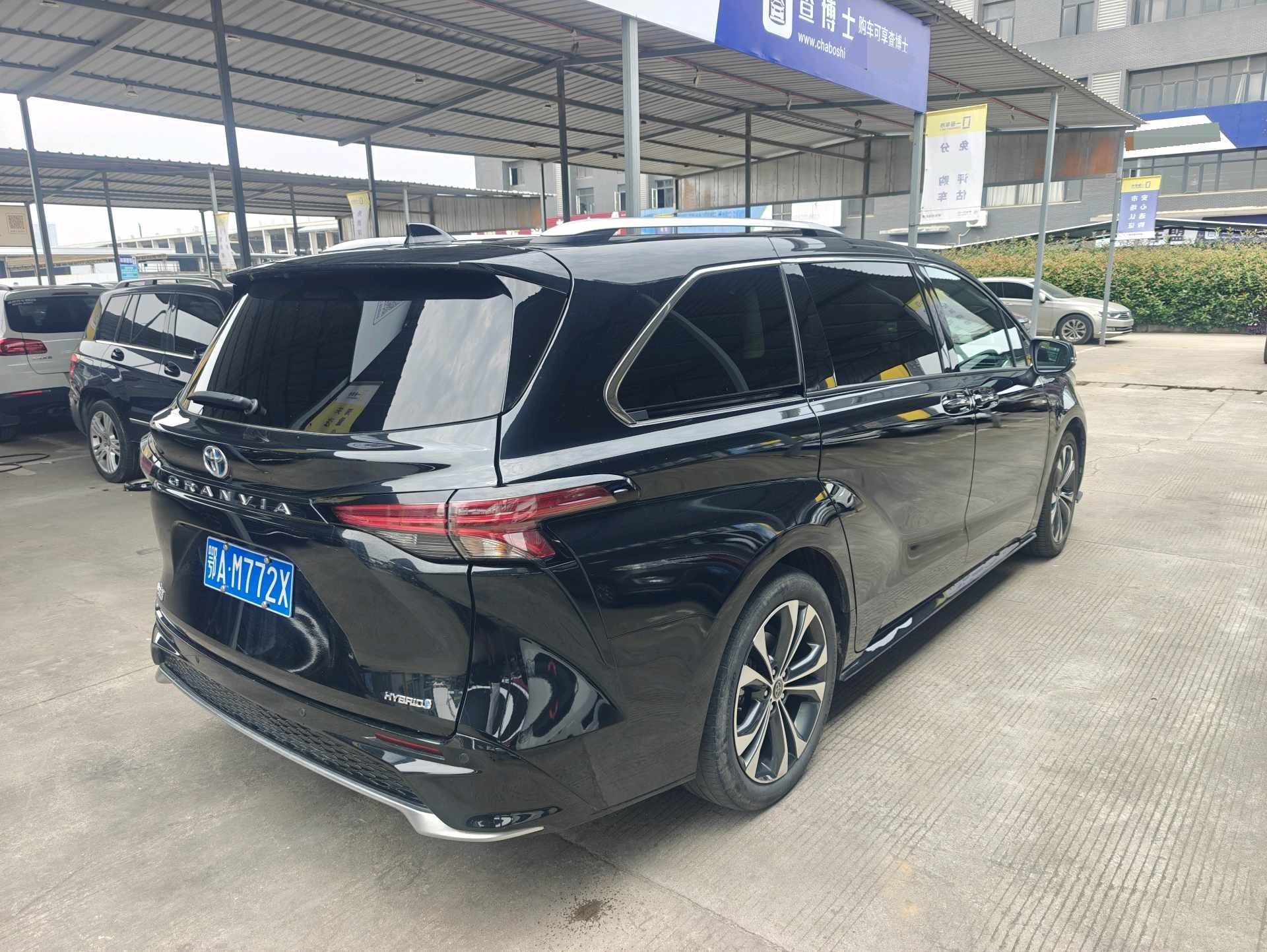 Toyota 2022 Granvia HYBRID 2.5 CVT Premium Edition