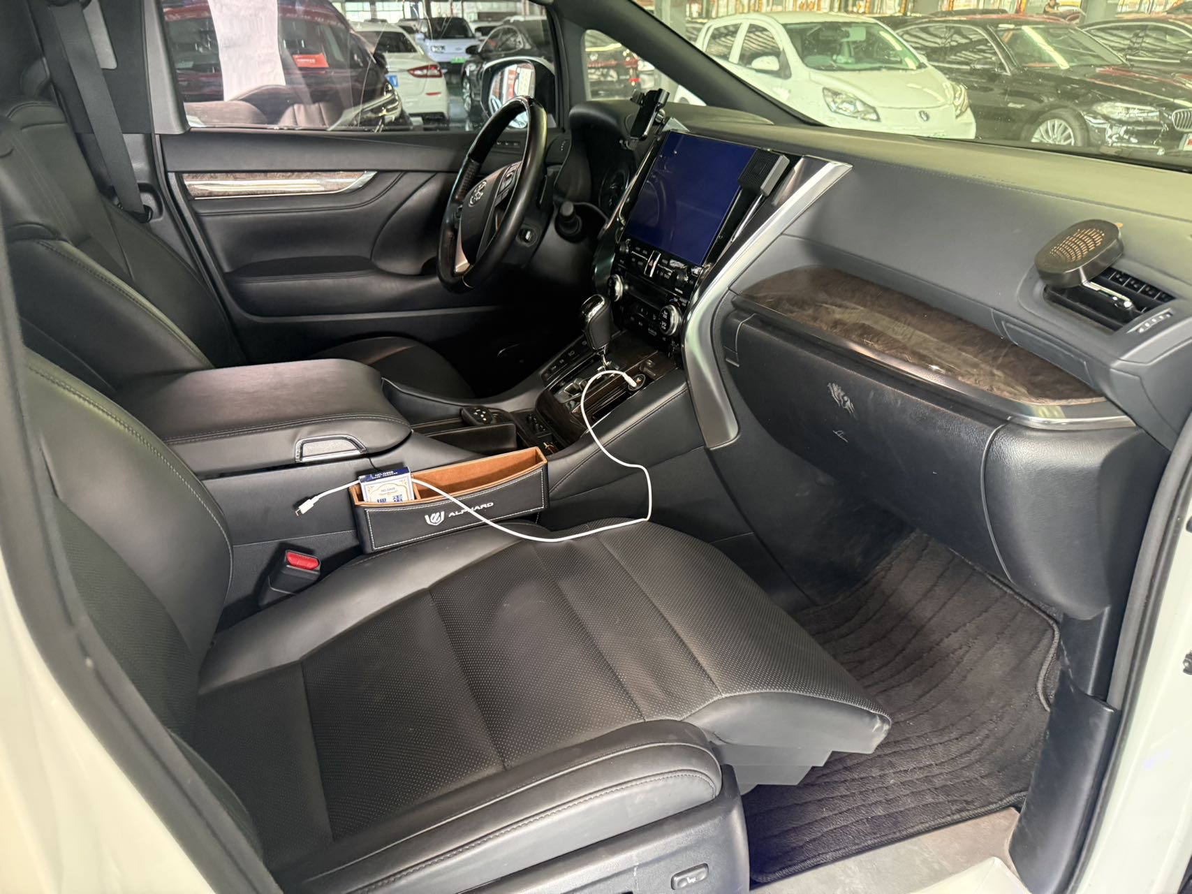 Toyota Alphard (Import) 2021 Alphard 2.5 CVT Premium Edition
