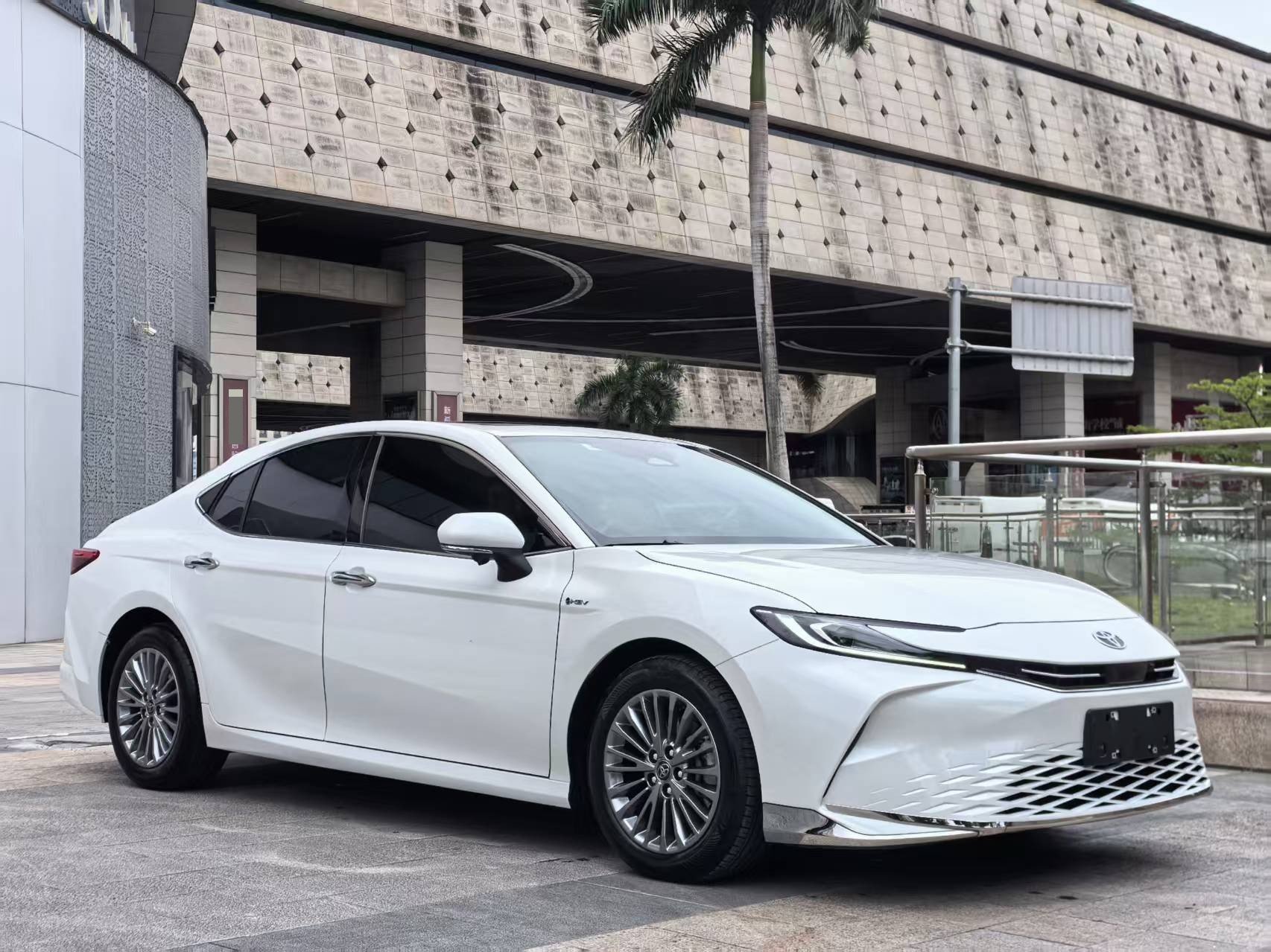 Toyota 2024 Camry Twin Engine 2.0HGVP CVT Luxury Edition