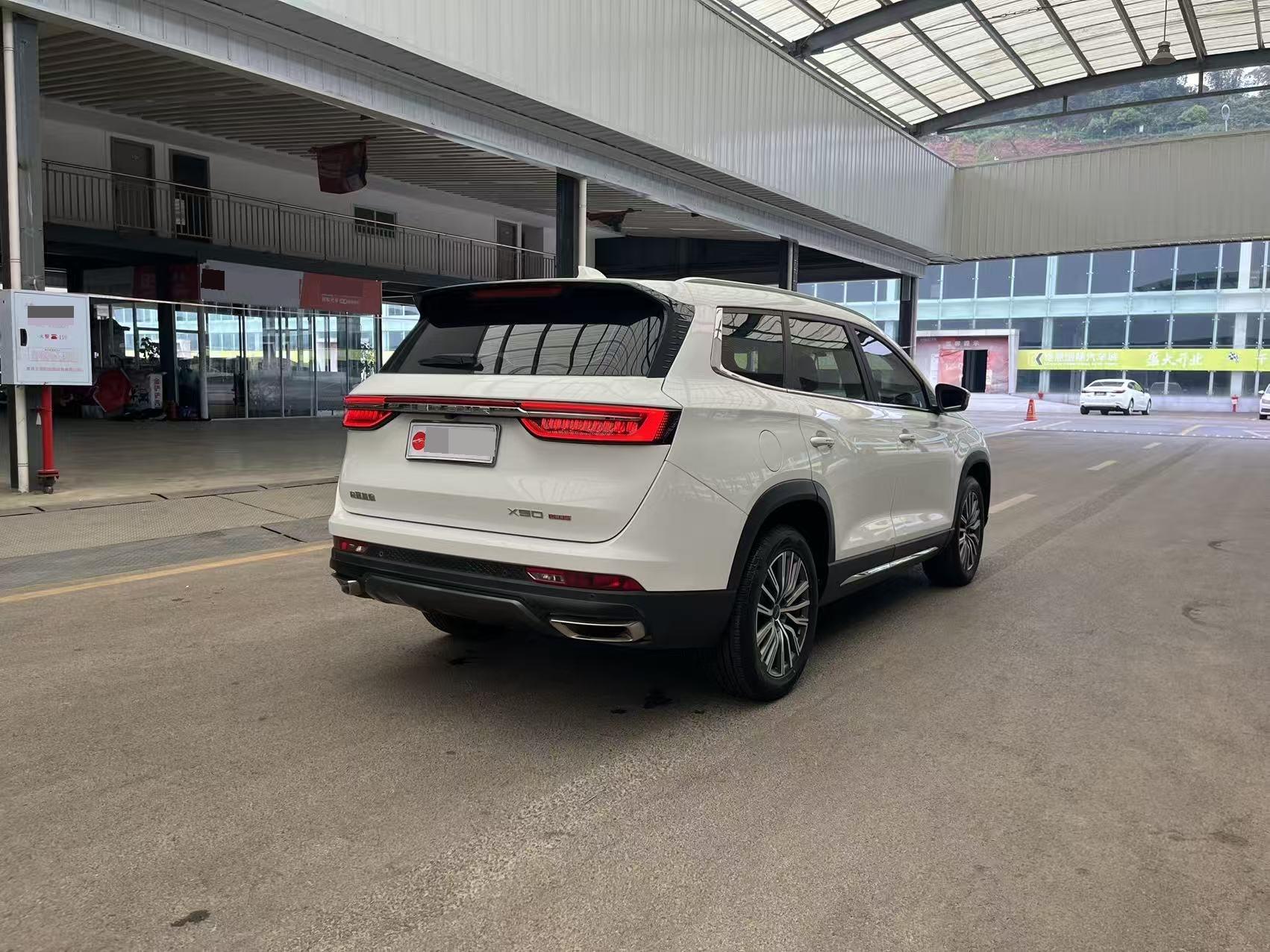 JETOUR 2023 X90 PLUS 1.6TD Flat Floor + 5 Seats